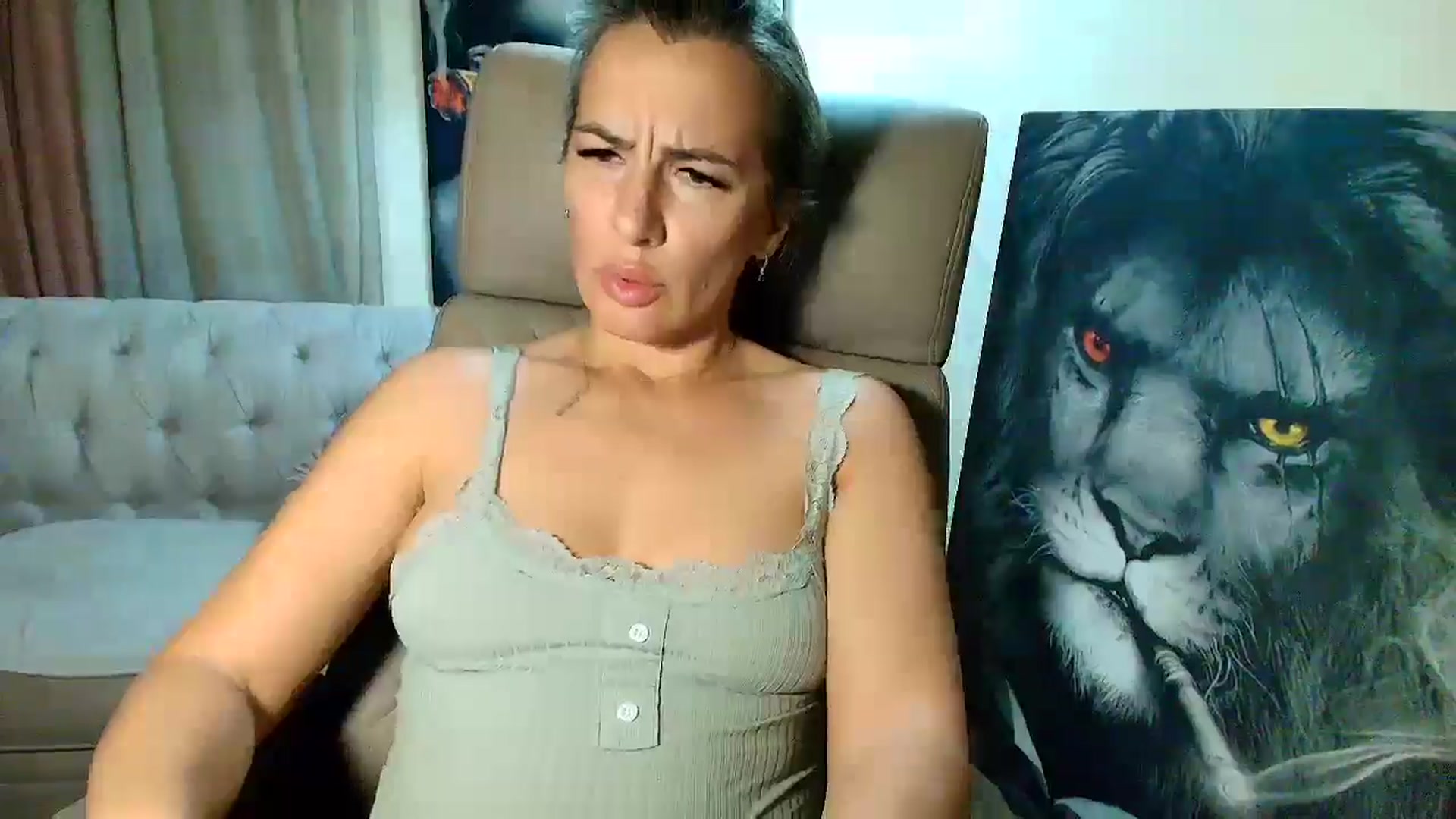 Gallery image thumbnail from Mrs_Right's myfreecams stream on, 10/28/2025, 01:49 image 13 of 20