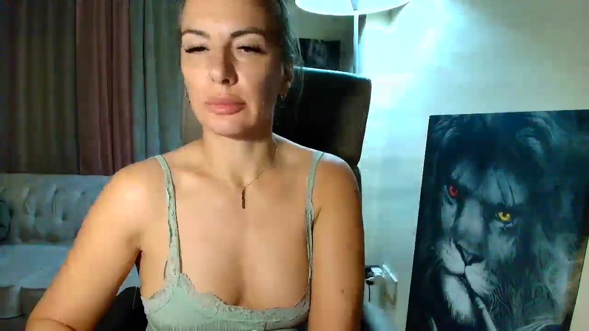 Gallery image thumbnail from Mrs_Right's myfreecams stream on, 10/28/2025, 01:49 image 8 of 20