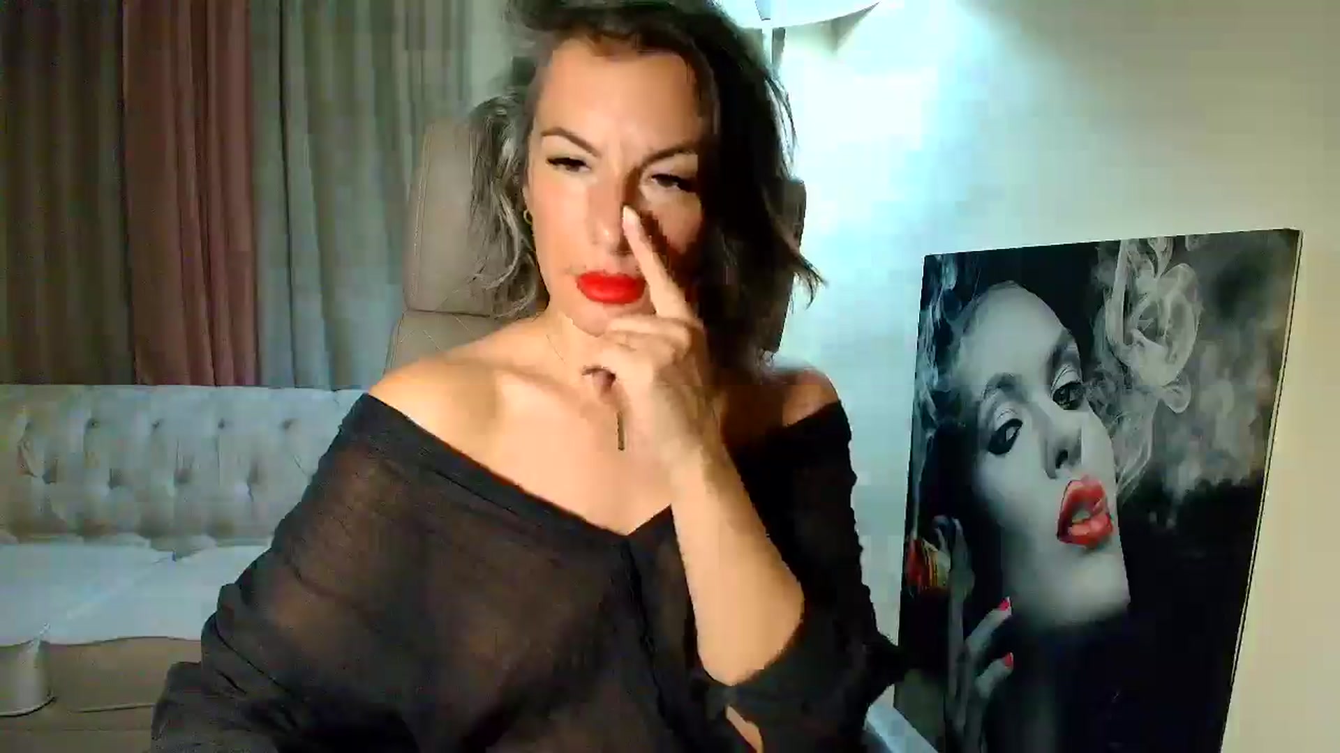 Gallery image thumbnail from Mrs_Right's myfreecams stream on, 10/30/2025, 24:16 image 14 of 20