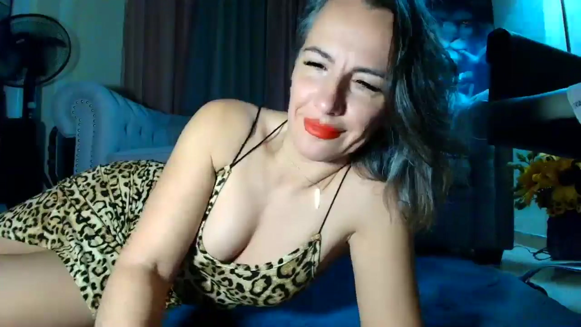 Gallery image thumbnail from Mrs_Right's myfreecams stream on, 10/31/2025, 01:51 image 12 of 20
