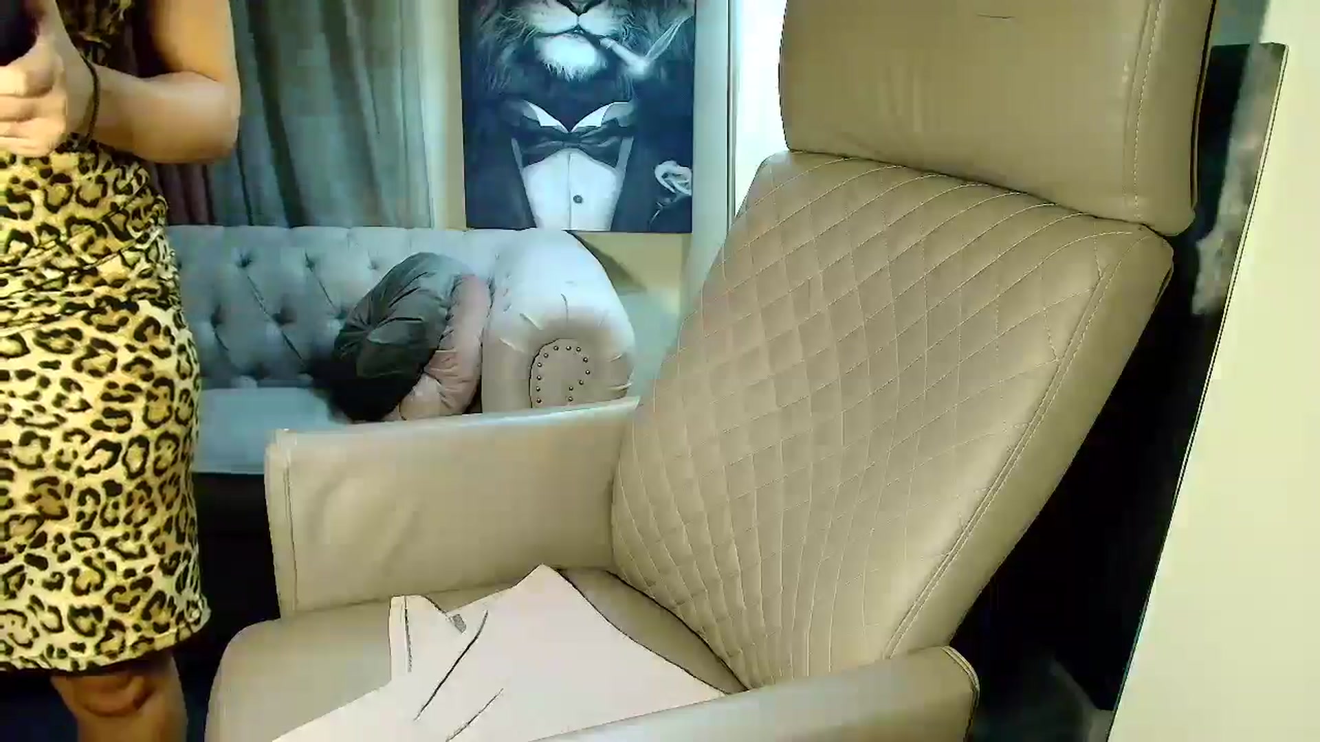 Gallery image thumbnail from Mrs_Right's myfreecams stream on, 10/31/2025, 01:51 image 2 of 20
