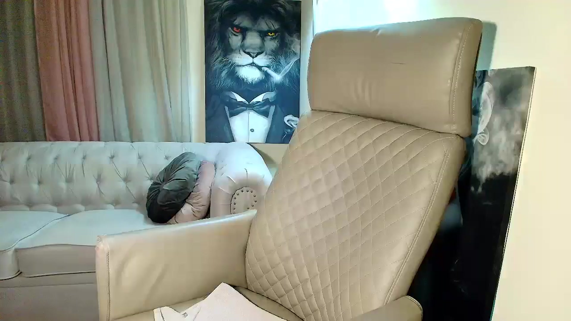 Gallery image thumbnail from Mrs_Right's myfreecams stream on, 10/31/2025, 01:51 image 1 of 20