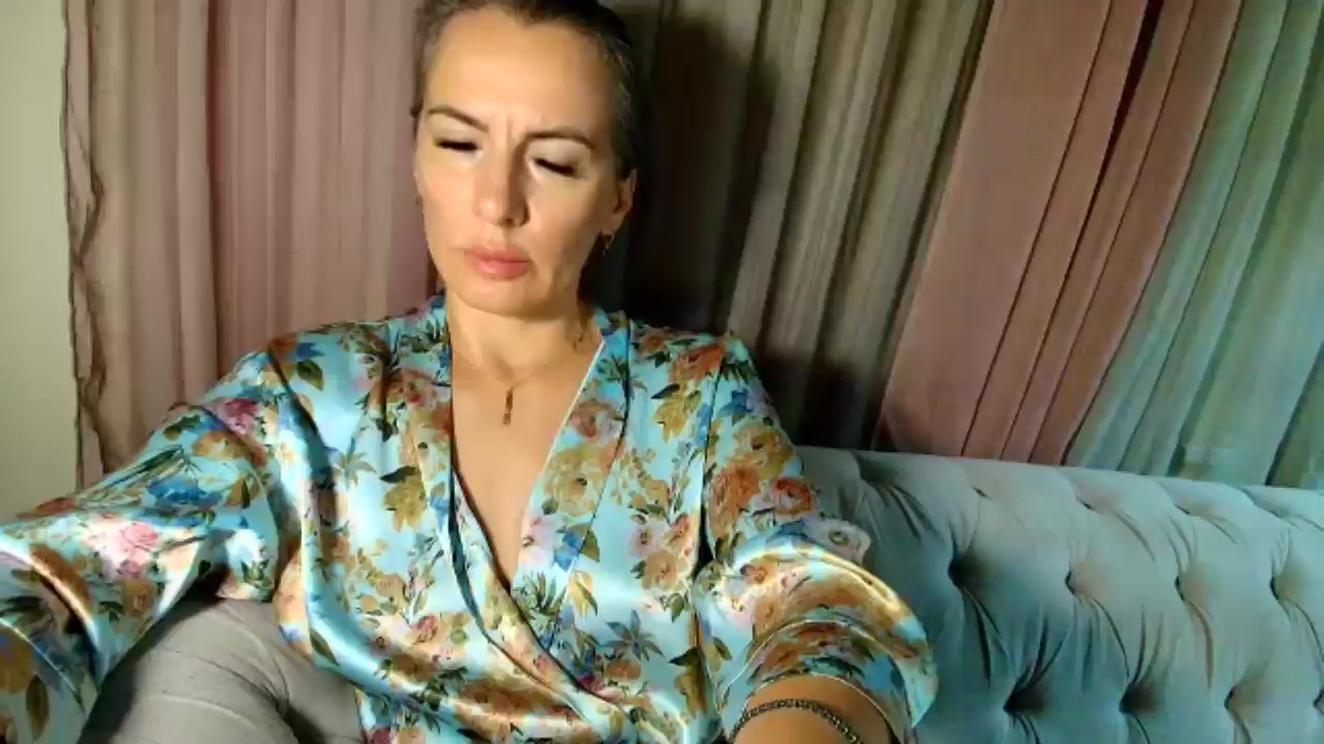 Gallery image thumbnail from Mrs_Right's myfreecams stream on, 11/02/2025, 24:01 image 1 of 20
