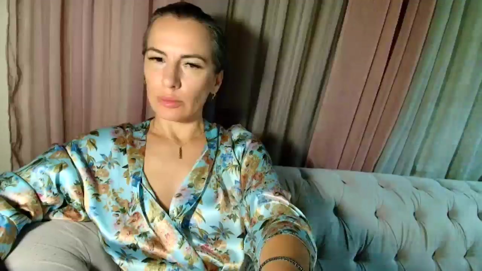 Gallery image thumbnail from Mrs_Right's myfreecams stream on, 11/02/2025, 24:01 image 6 of 20
