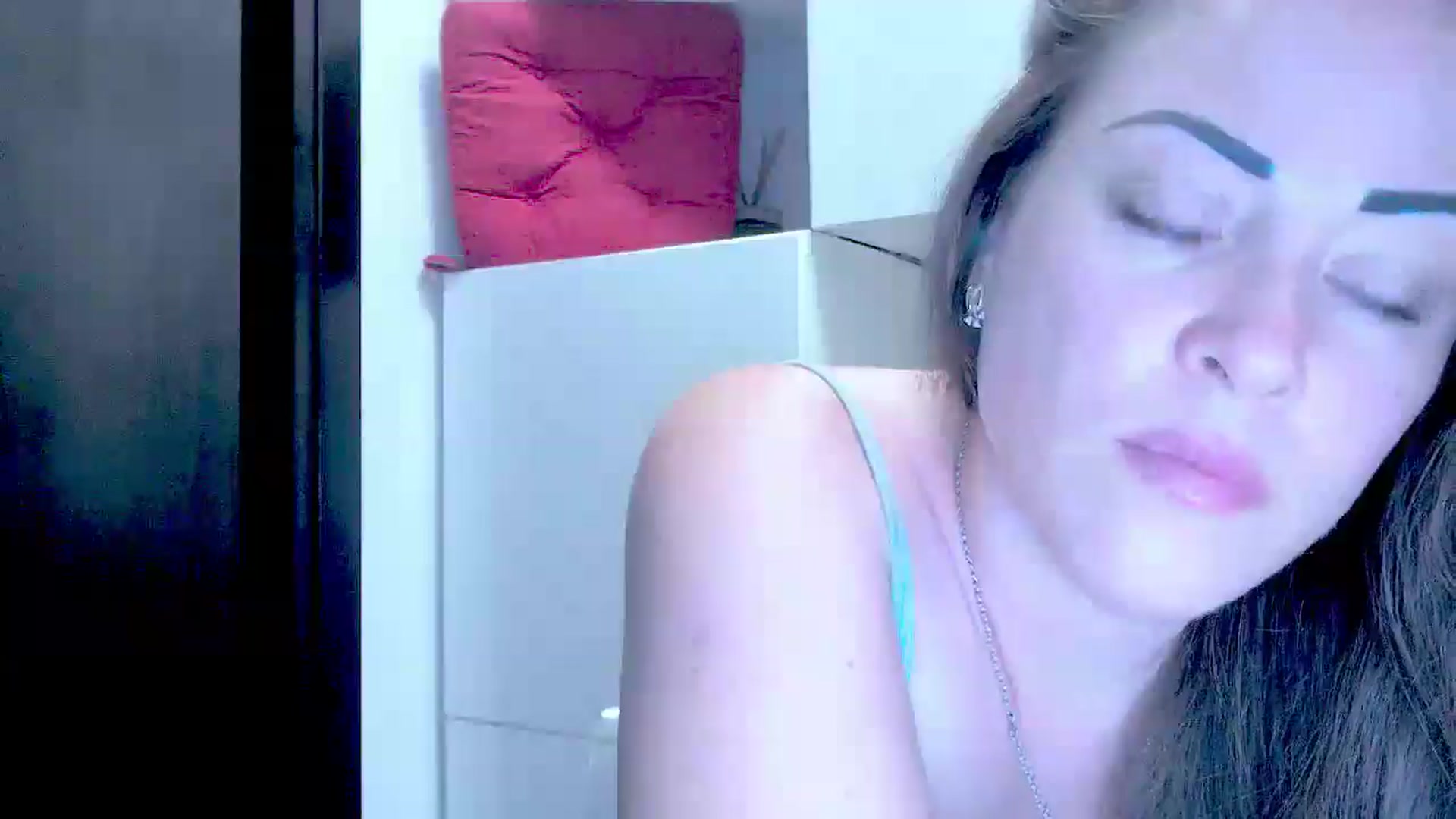 Gallery image thumbnail from Mrsfoxy's myfreecams stream on, 07/28/2025, 15:18 image 16 of 20