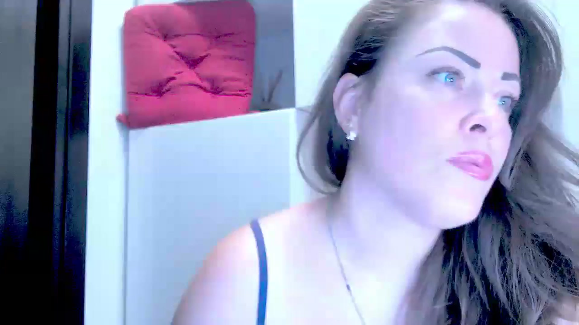 Gallery image thumbnail from Mrsfoxy's myfreecams stream on, 08/04/2025, 14:14 image 3 of 20