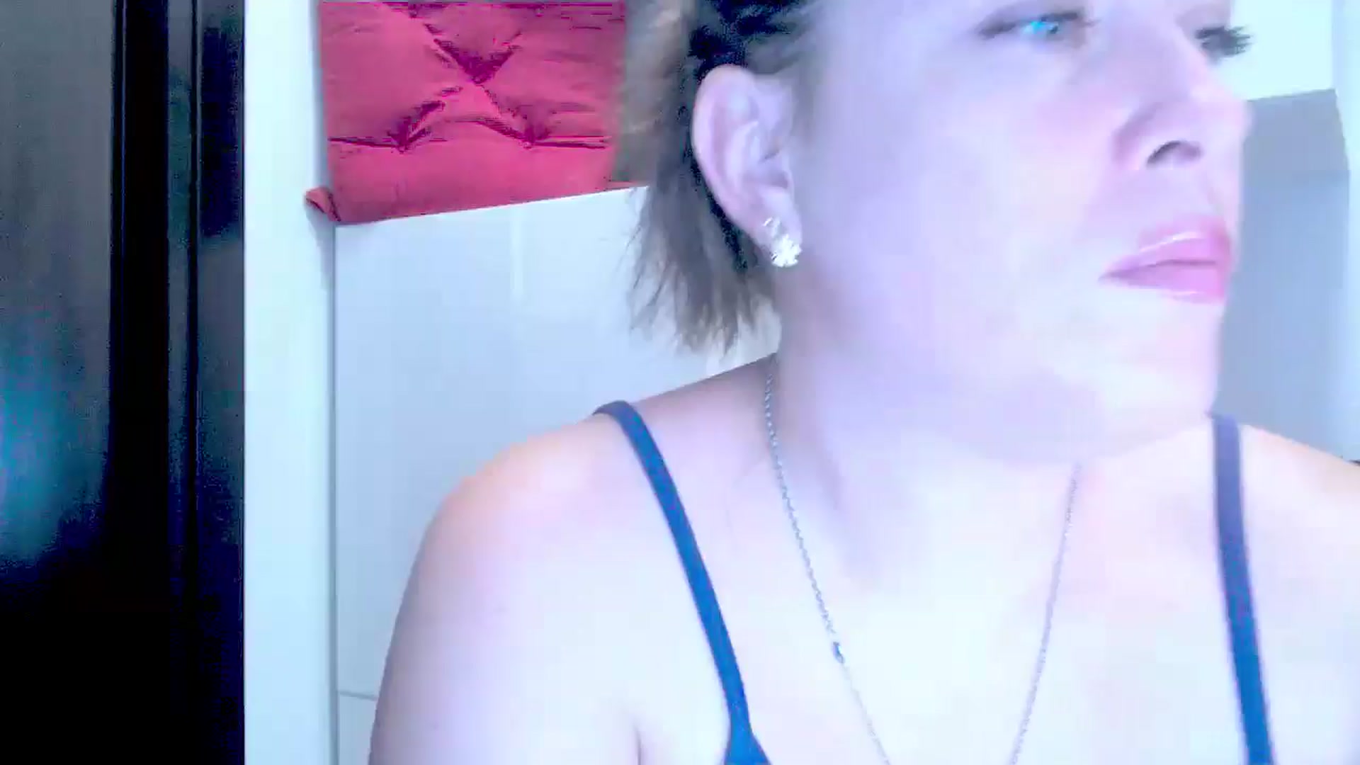 Gallery image thumbnail from Mrsfoxy's myfreecams stream on, 08/04/2025, 15:32 image 16 of 20