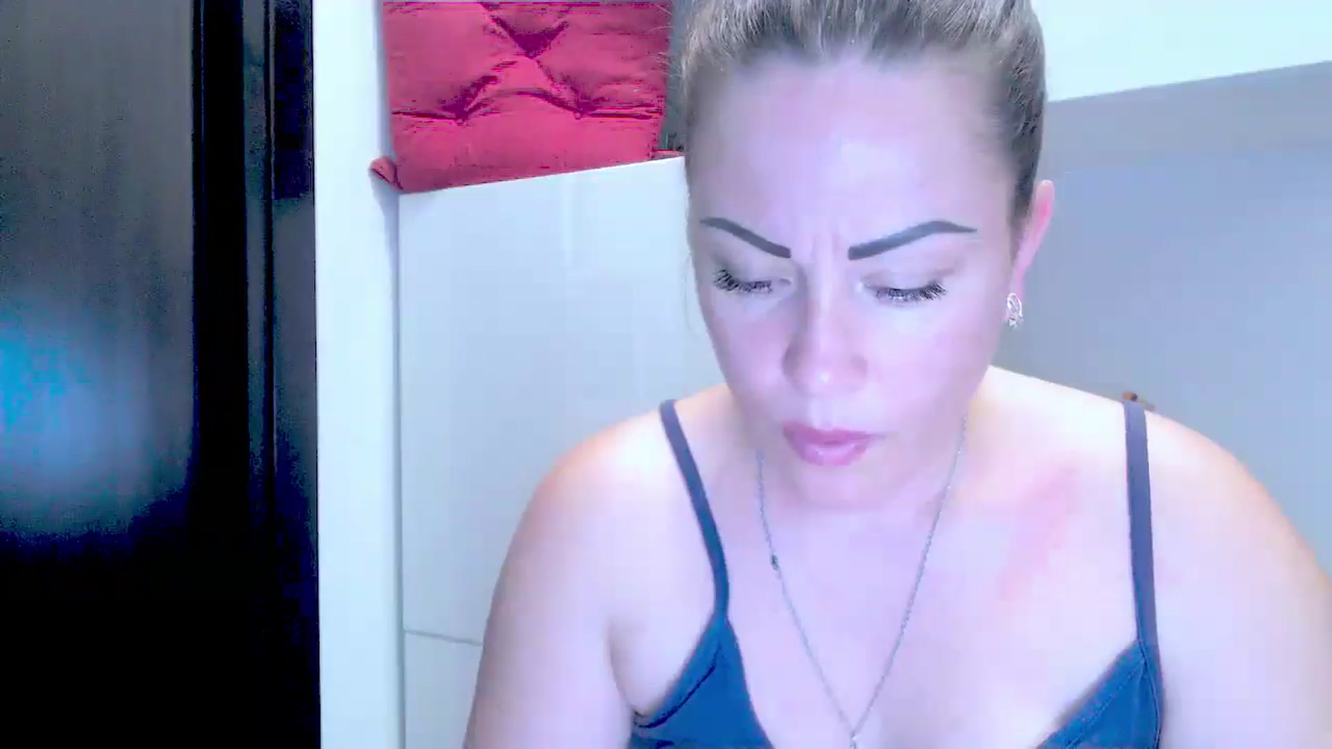 Gallery image thumbnail from Mrsfoxy's myfreecams stream on, 08/04/2025, 15:32 image 15 of 20