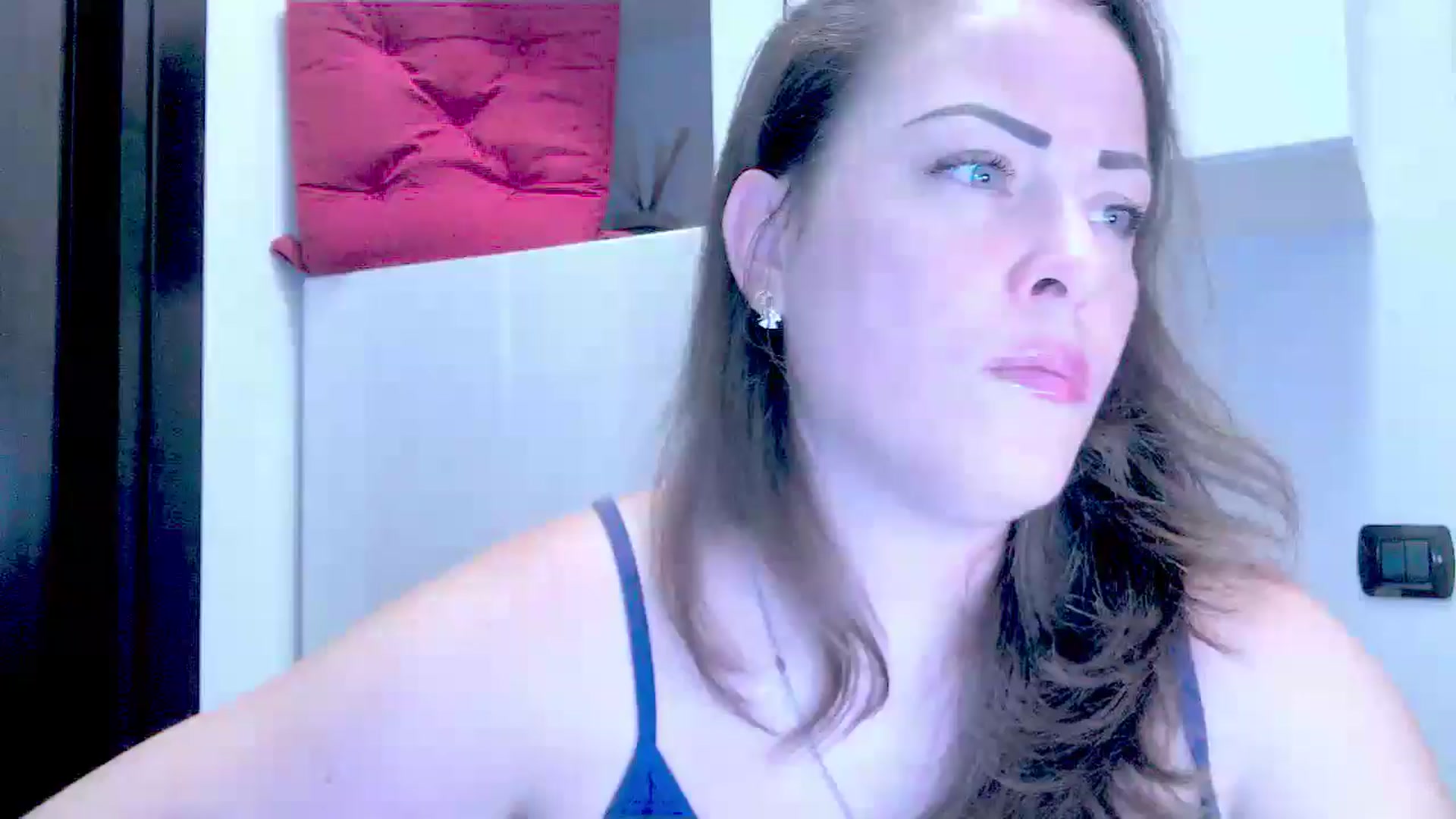 Gallery image thumbnail from Mrsfoxy's myfreecams stream on, 08/04/2025, 15:32 image 4 of 20