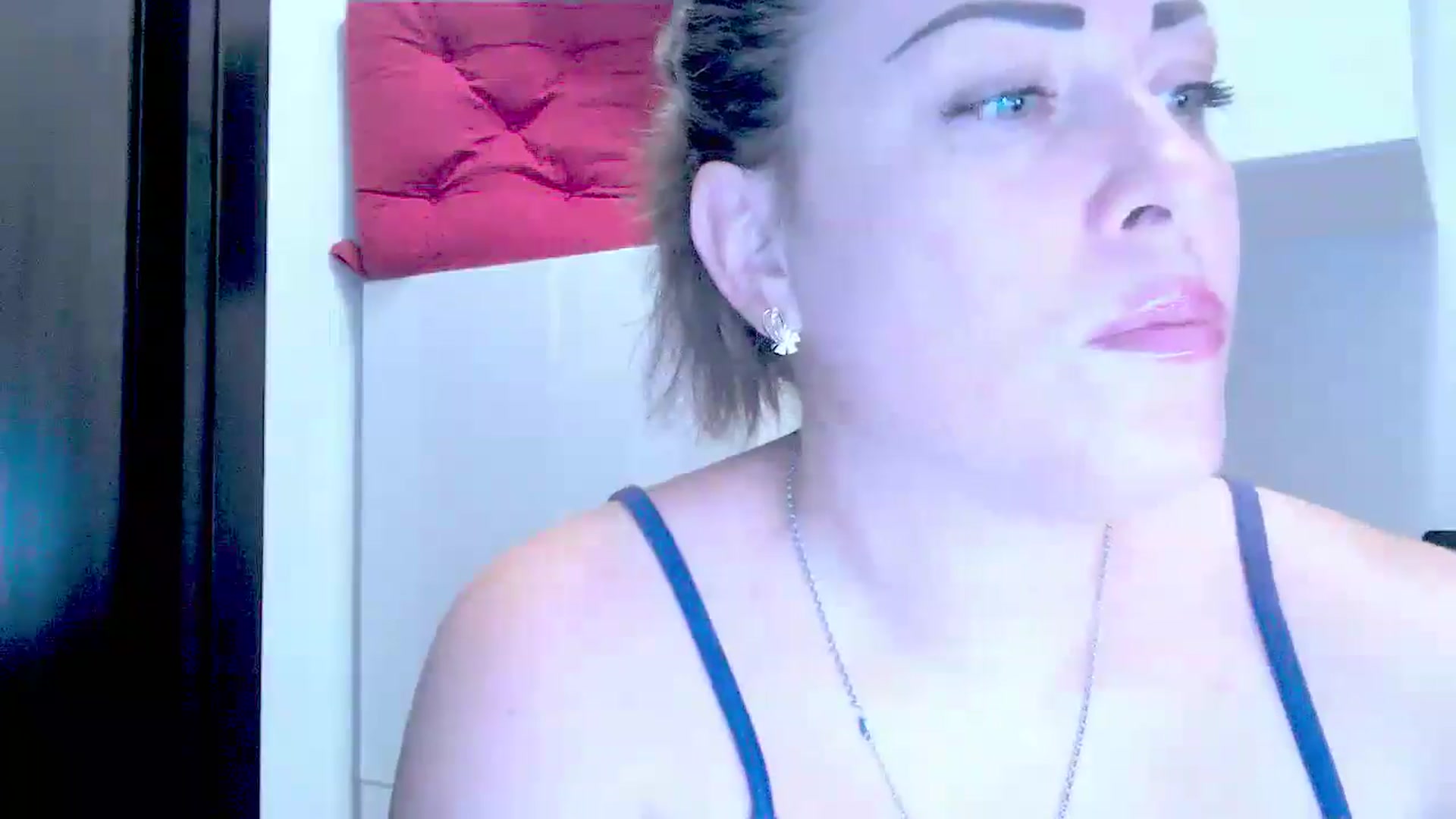 Gallery image thumbnail from Mrsfoxy's myfreecams stream on, 08/04/2025, 15:32 image 18 of 20