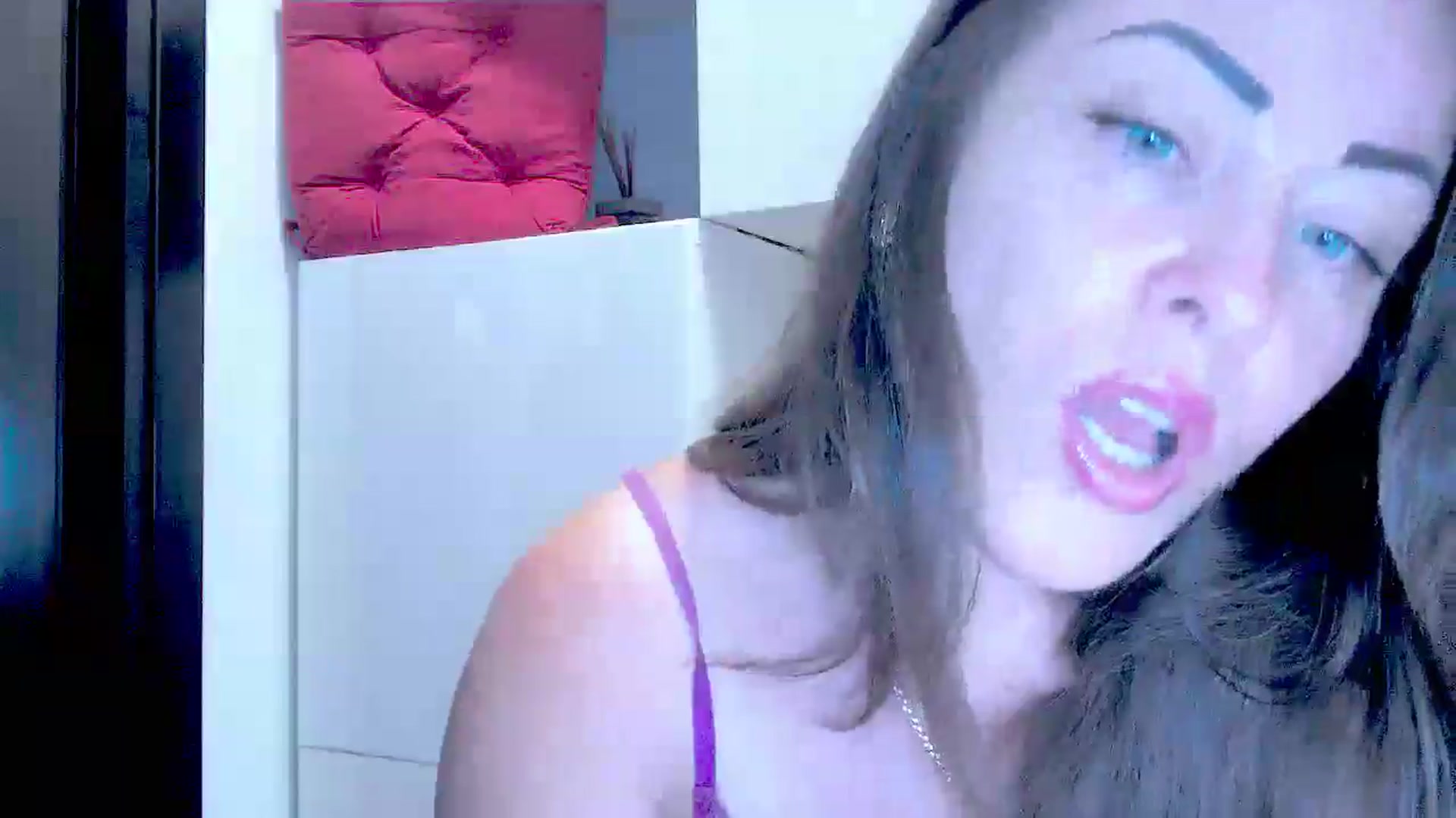 Gallery image thumbnail from Mrsfoxy's myfreecams stream on, 08/12/2025, 14:54 image 10 of 20