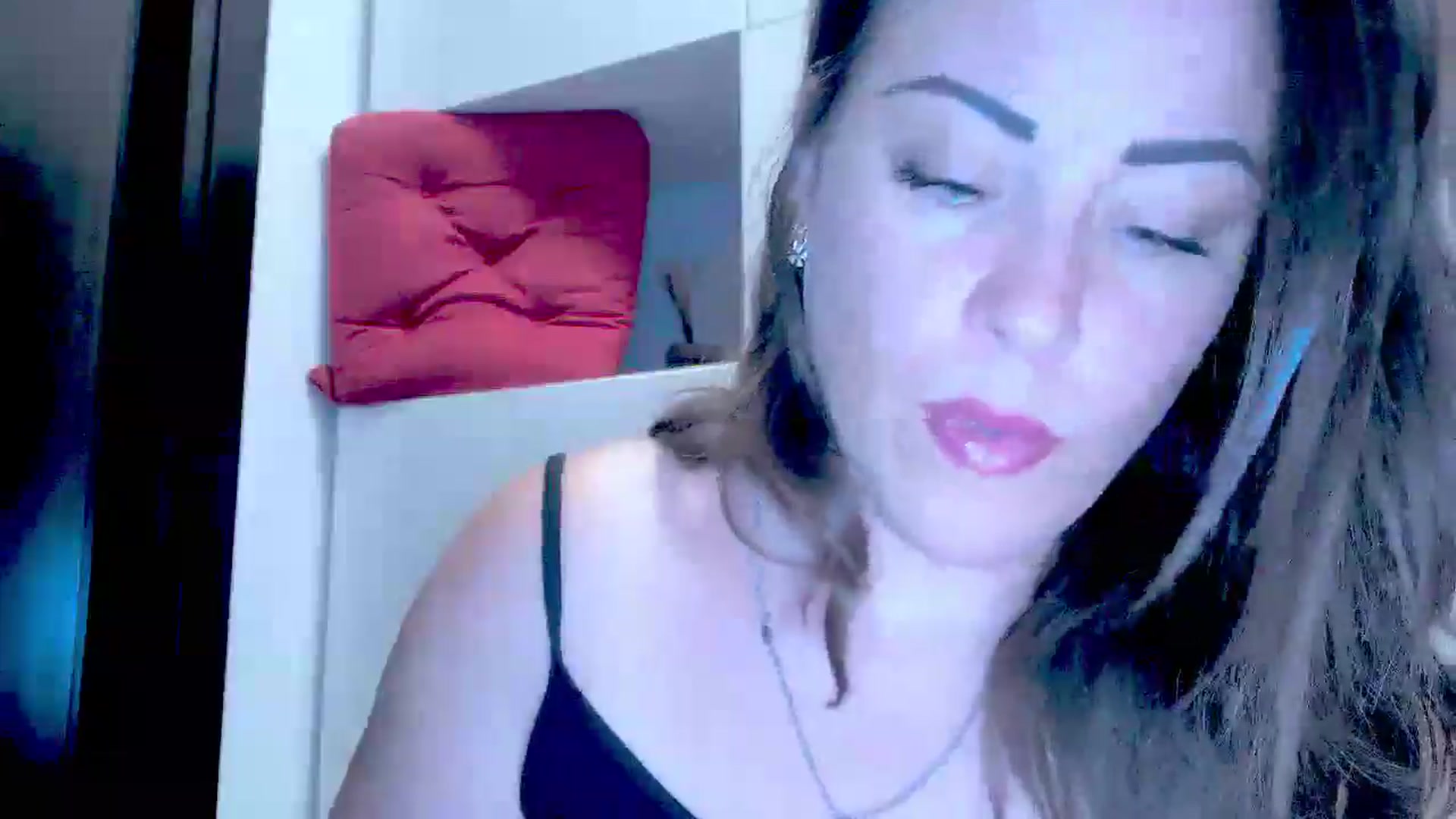 Gallery image thumbnail from Mrsfoxy's myfreecams stream on, 08/20/2025, 13:37 image 3 of 20