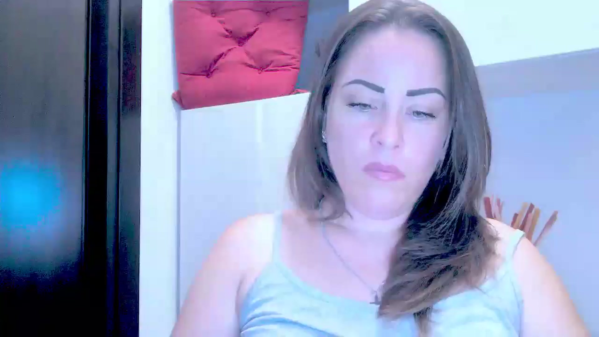 Gallery image thumbnail from Mrsfoxy's myfreecams stream on, 08/22/2025, 15:21 image 16 of 20