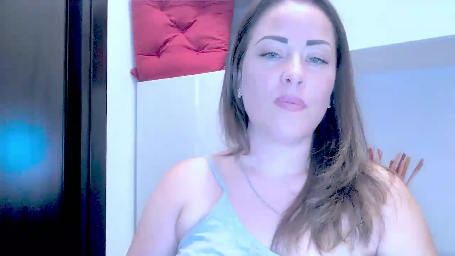 Gallery image thumbnail from Mrsfoxy's myfreecams stream on, 08/22/2025, 15:21 image 4 of 20