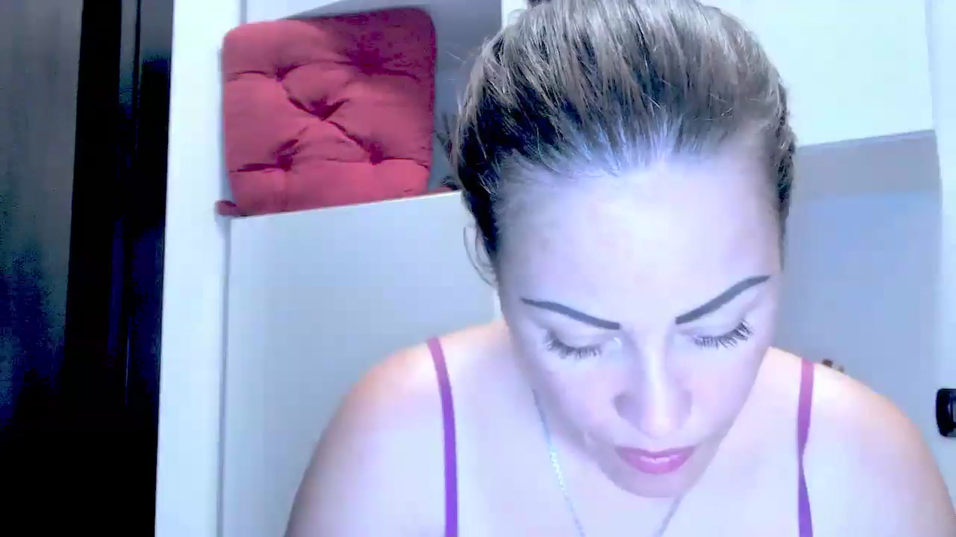 Gallery image thumbnail from Mrsfoxy's myfreecams stream on, 08/27/2025, 14:54 image 15 of 20