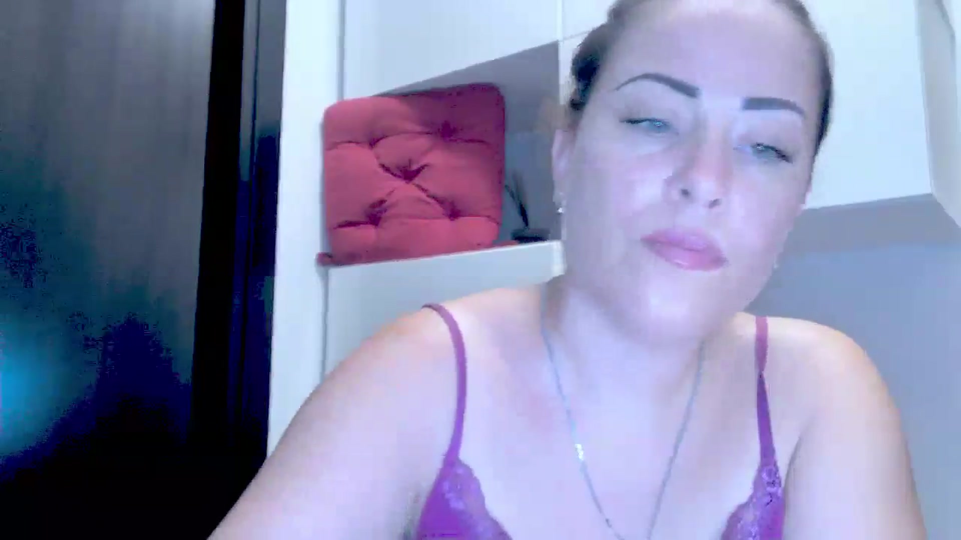 Gallery image thumbnail from Mrsfoxy's myfreecams stream on, 08/27/2025, 14:54 image 18 of 20