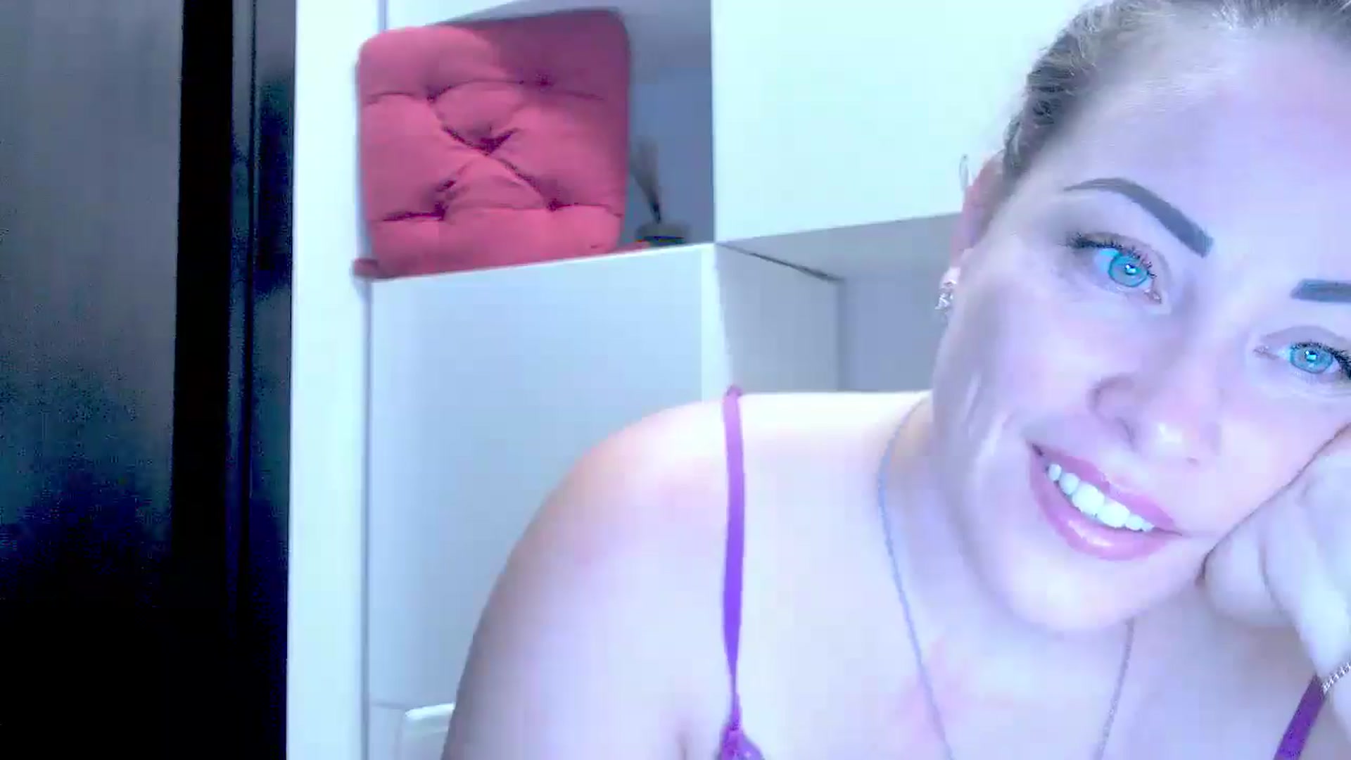 Gallery image thumbnail from Mrsfoxy's myfreecams stream on, 08/27/2025, 15:42 image 5 of 20