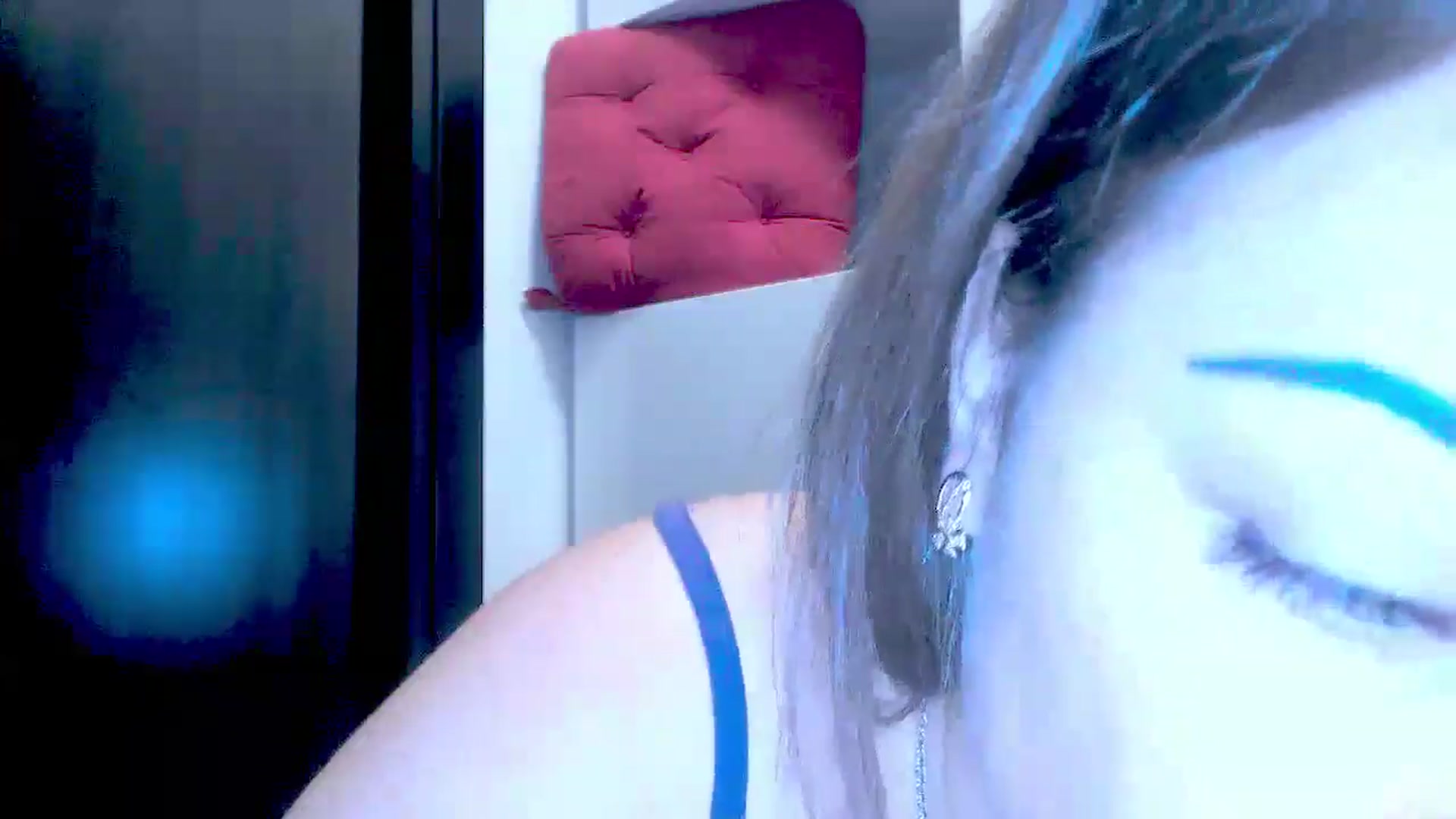 Gallery image thumbnail from Mrsfoxy's myfreecams stream on, 09/05/2025, 14:09 image 4 of 20
