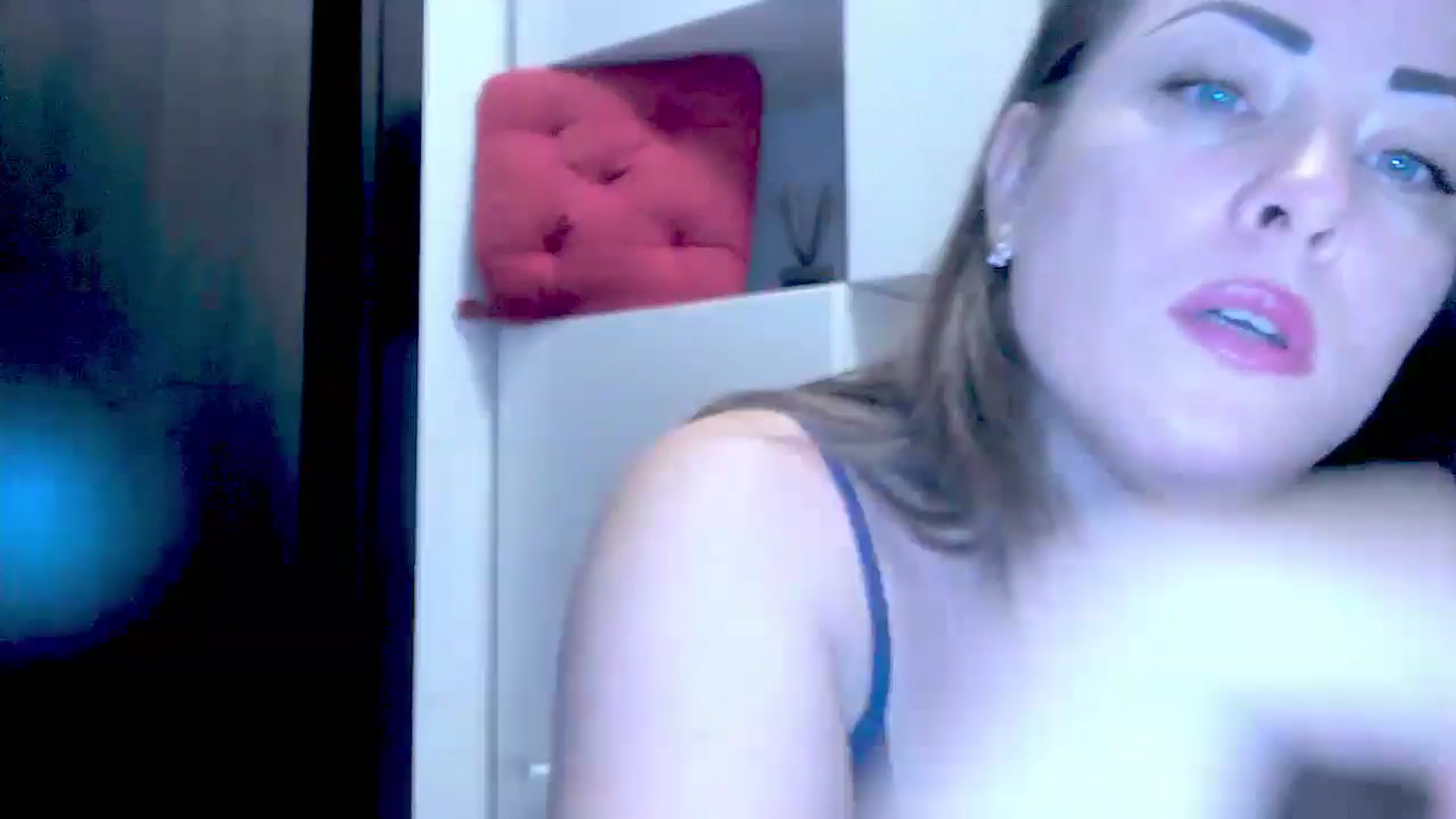 Gallery image thumbnail from Mrsfoxy's myfreecams stream on, 09/05/2025, 14:09 image 11 of 20