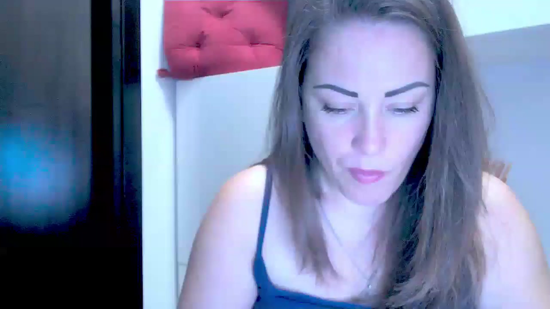 Gallery image thumbnail from Mrsfoxy's myfreecams stream on, 09/05/2025, 14:43 image 14 of 20