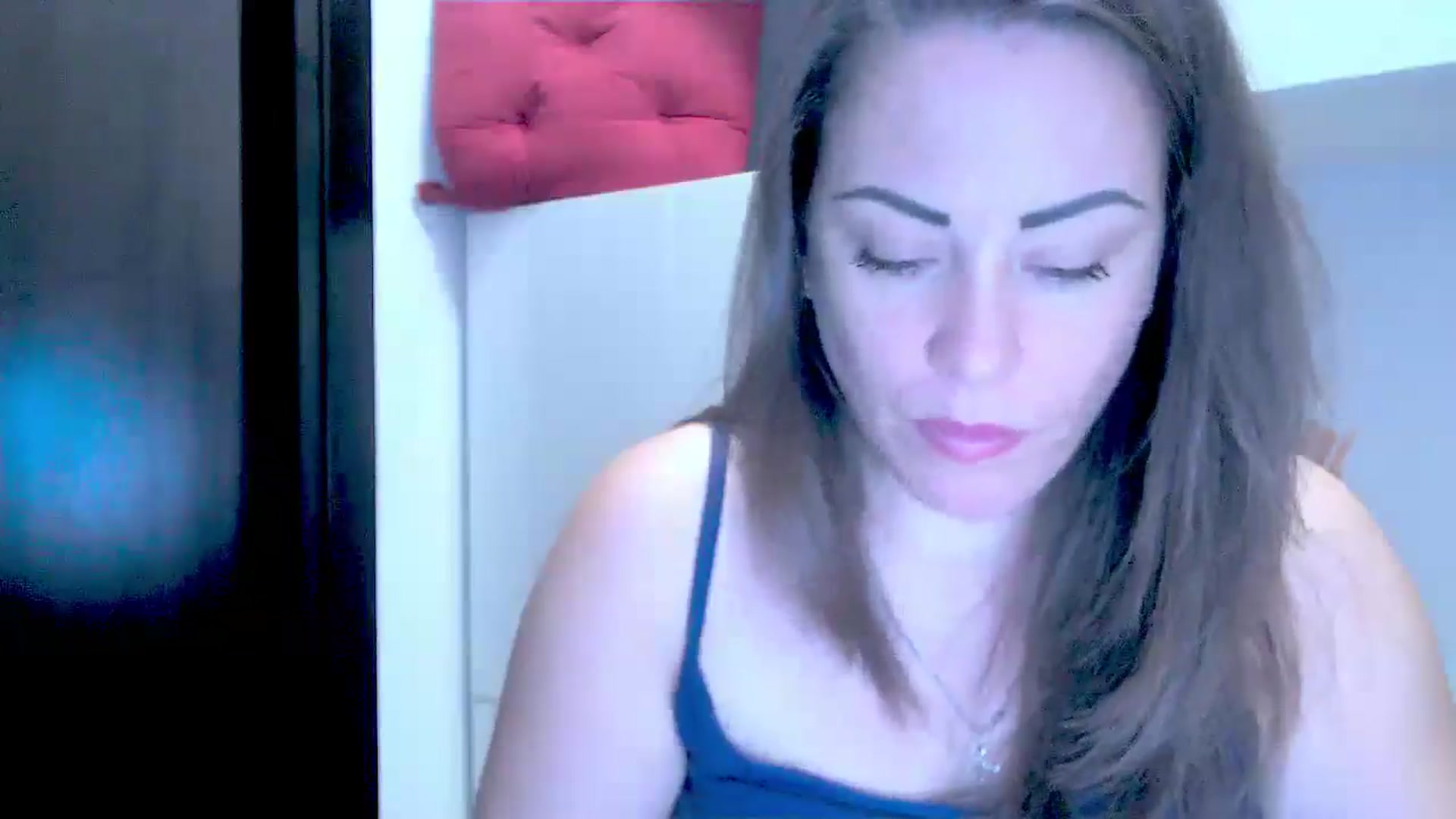 Gallery image thumbnail from Mrsfoxy's myfreecams stream on, 09/05/2025, 14:43 image 10 of 20