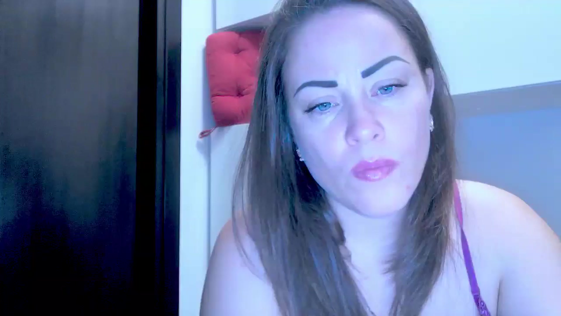 Gallery image thumbnail from Mrsfoxy's myfreecams stream on, 09/17/2025, 15:05 image 14 of 20