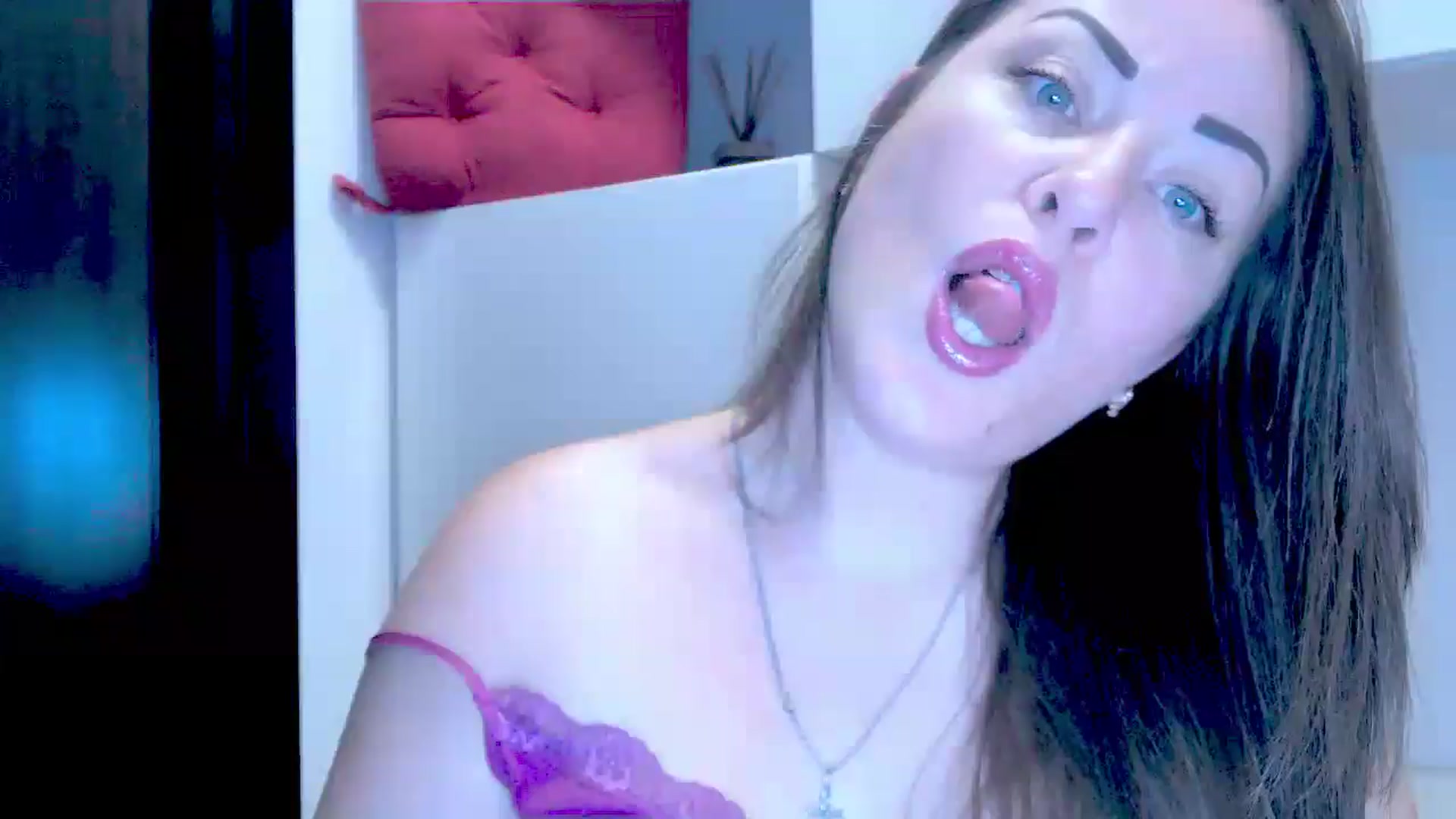 Gallery image thumbnail from Mrsfoxy's myfreecams stream on, 09/19/2025, 13:29 image 10 of 20