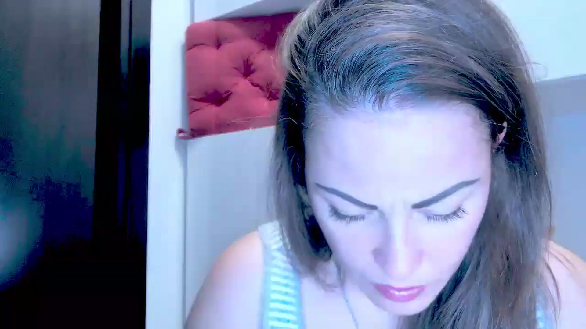 Gallery image thumbnail from Mrsfoxy's myfreecams stream on, 09/22/2025, 14:26 image 4 of 20