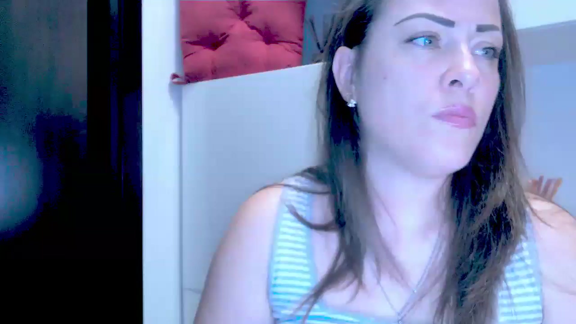 Gallery image thumbnail from Mrsfoxy's myfreecams stream on, 09/22/2025, 14:26 image 19 of 20