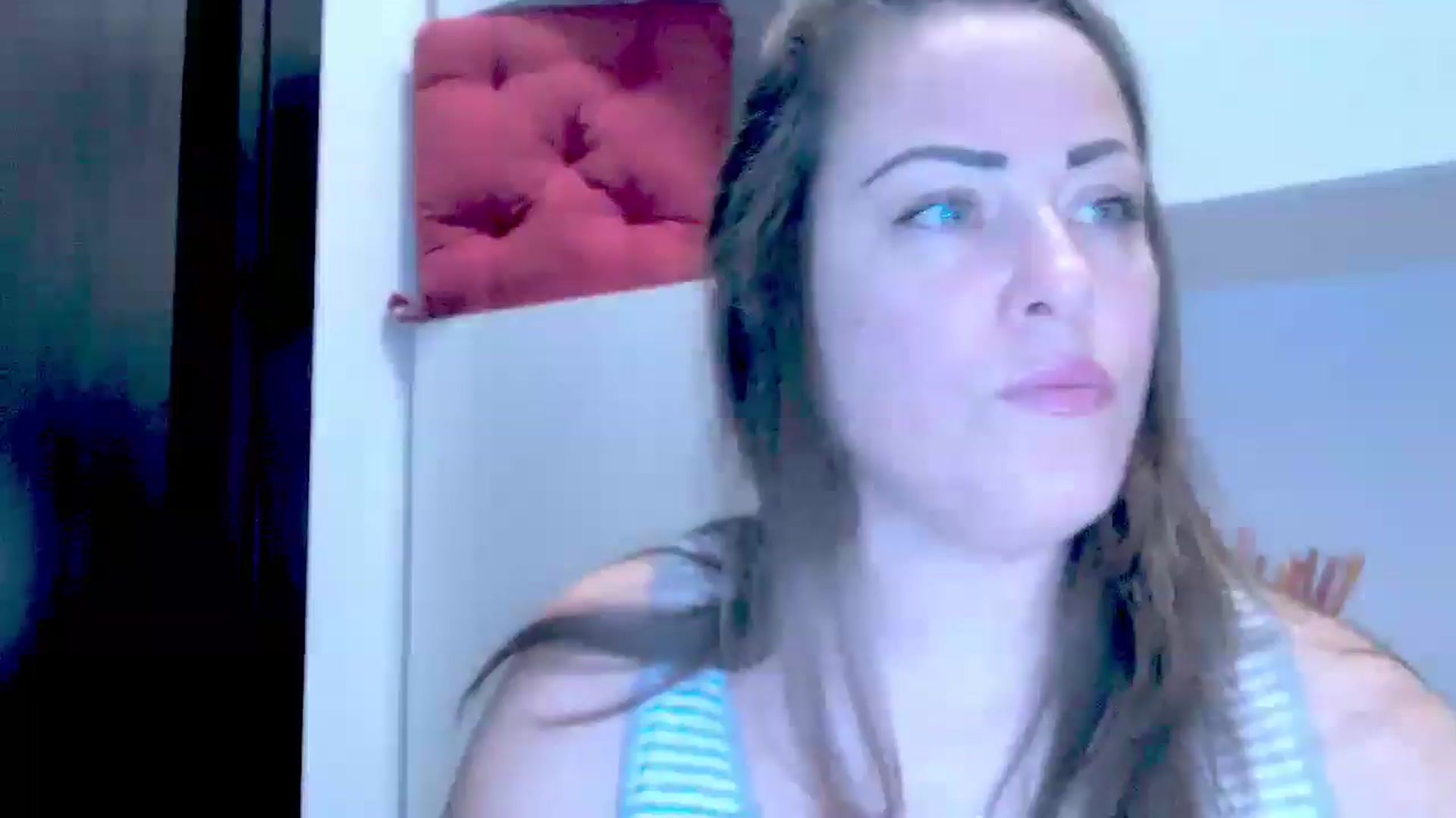 Gallery image thumbnail from Mrsfoxy's myfreecams stream on, 09/22/2025, 14:26 image 17 of 20