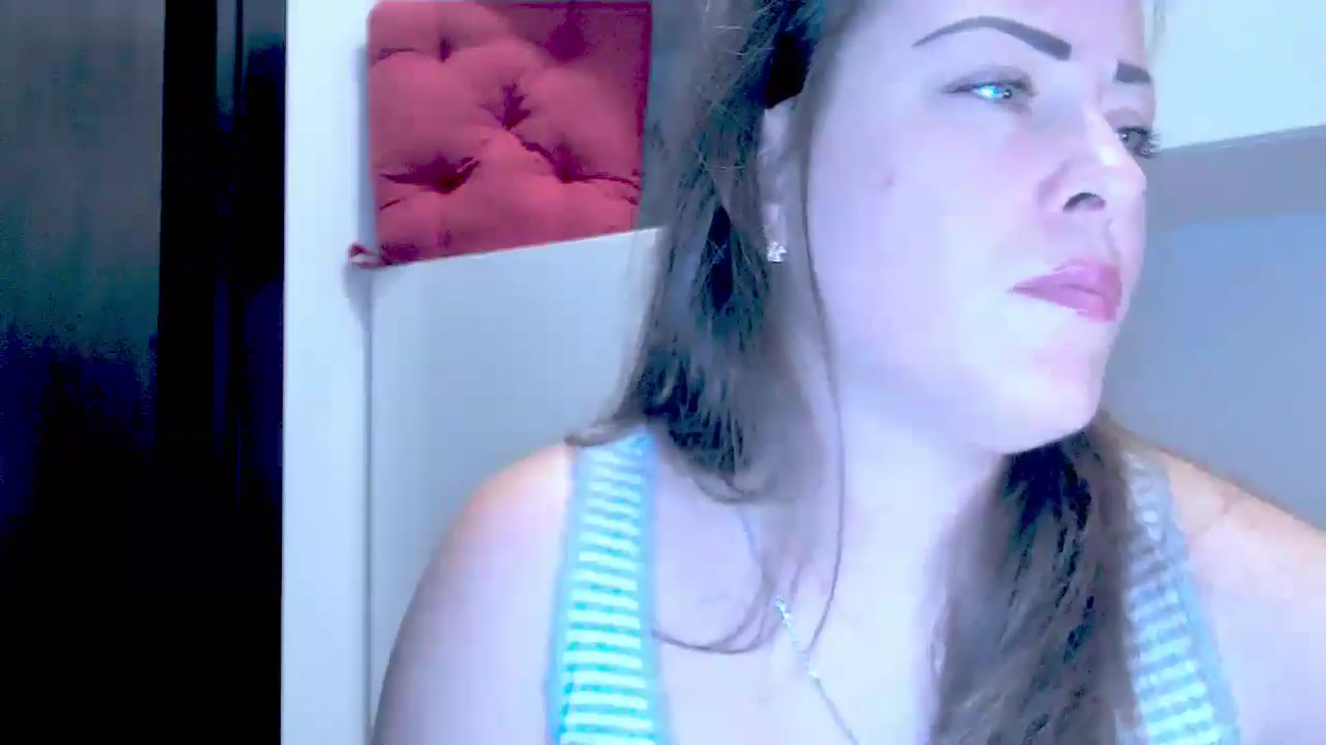 Gallery image thumbnail from Mrsfoxy's myfreecams stream on, 09/22/2025, 14:26 image 12 of 20