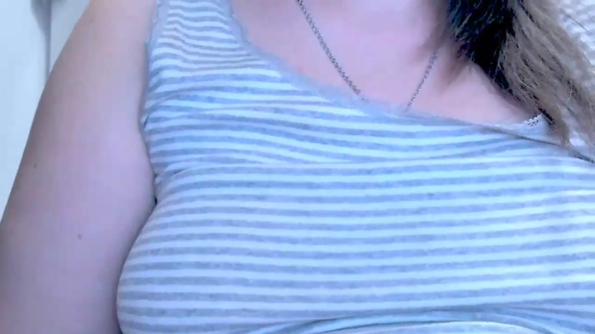Gallery image thumbnail from Mrsfoxy's myfreecams stream on, 09/22/2025, 14:26 image 16 of 20
