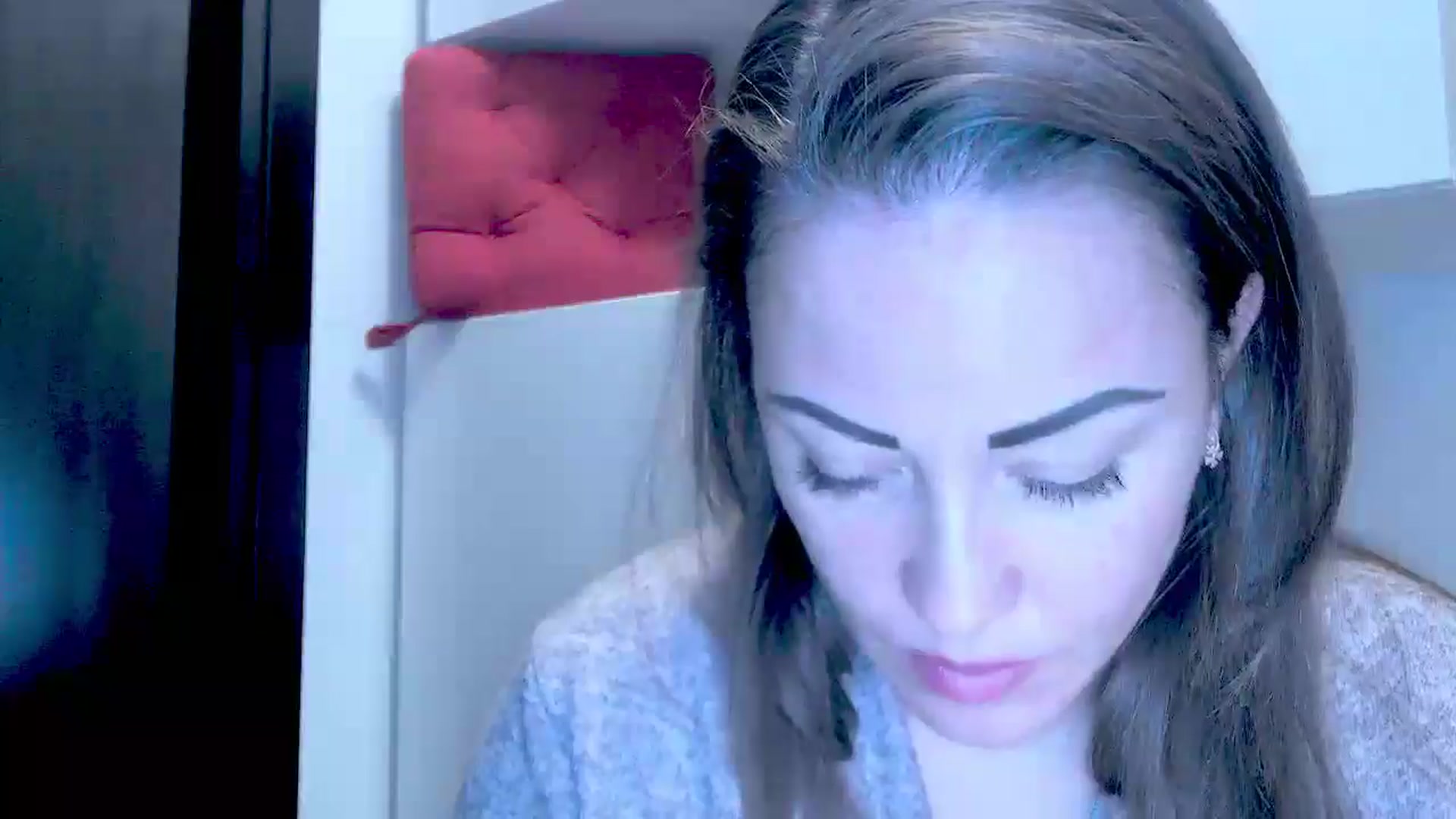 Gallery image thumbnail from Mrsfoxy's myfreecams stream on, 09/26/2025, 14:51 image 18 of 20