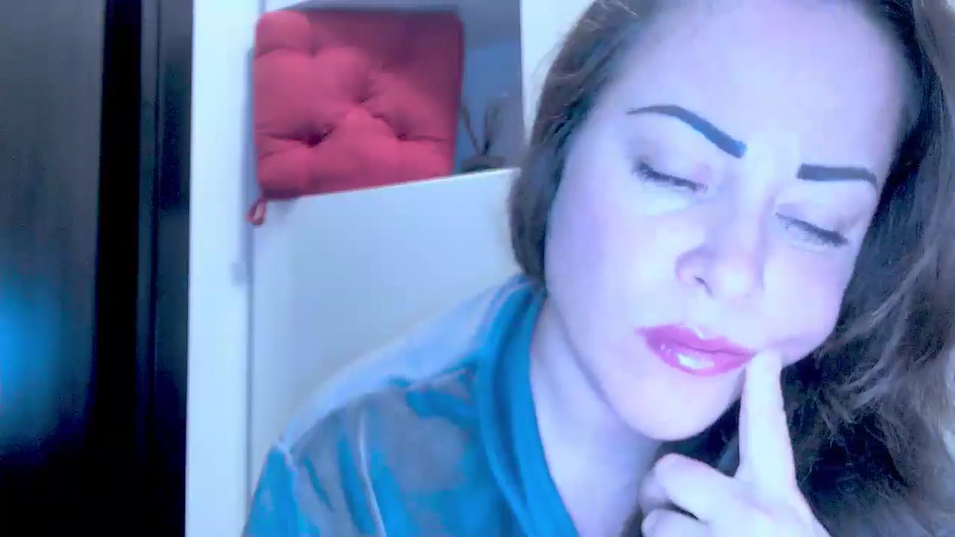 Gallery image thumbnail from Mrsfoxy's myfreecams stream on, 09/29/2025, 15:30 image 8 of 20