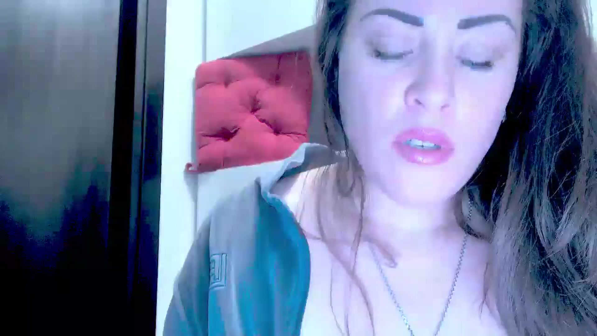 Gallery image thumbnail from Mrsfoxy's myfreecams stream on, 10/01/2025, 15:39 image 12 of 20