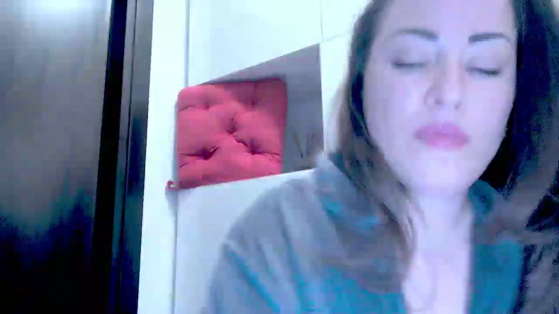 Gallery image thumbnail from Mrsfoxy's myfreecams stream on, 10/01/2025, 15:39 image 9 of 20
