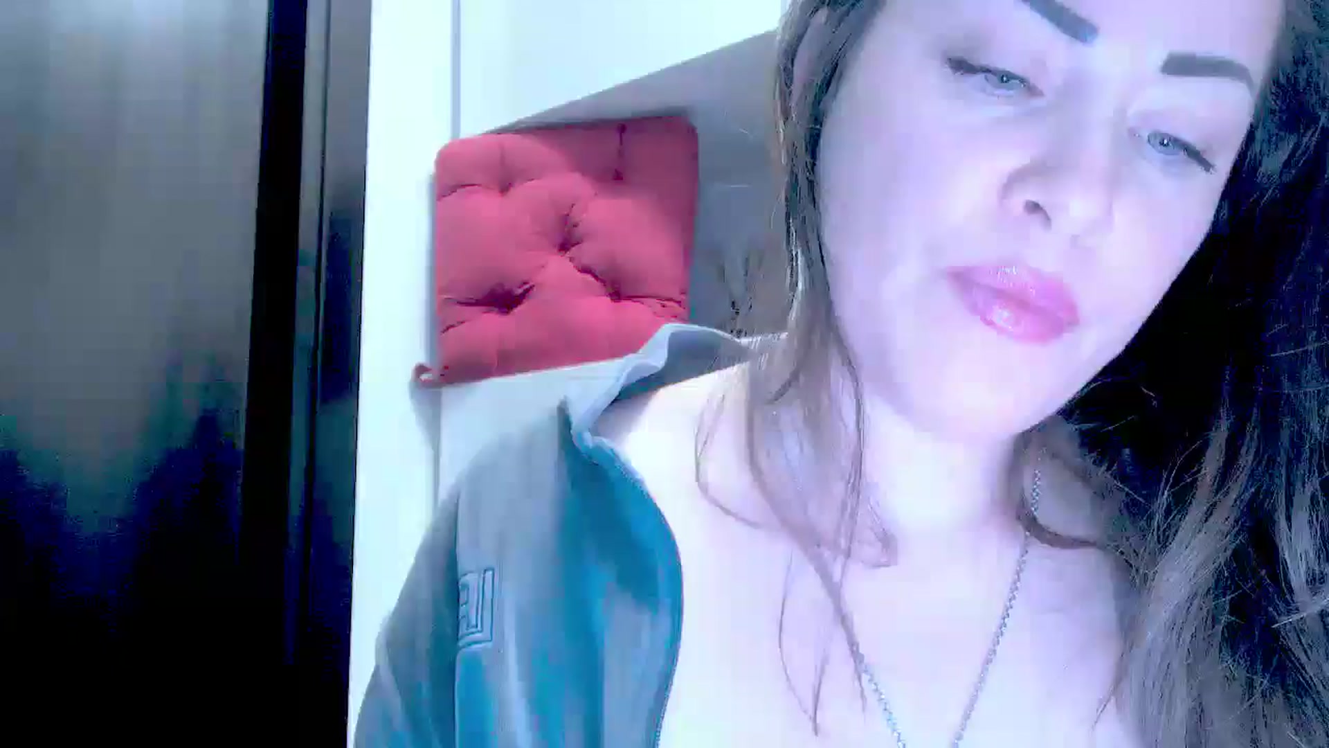 Gallery image thumbnail from Mrsfoxy's myfreecams stream on, 10/01/2025, 15:39 image 11 of 20