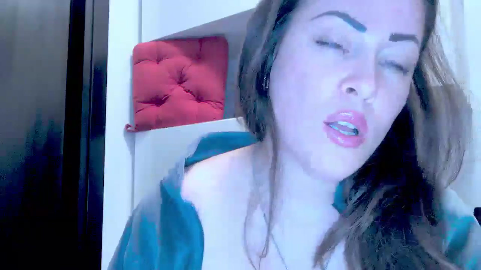 Gallery image thumbnail from Mrsfoxy's myfreecams stream on, 10/01/2025, 15:39 image 19 of 20