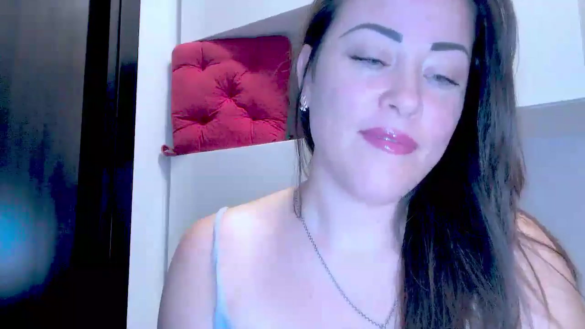 Gallery image thumbnail from Mrsfoxy's myfreecams stream on, 10/06/2025, 15:51 image 14 of 20