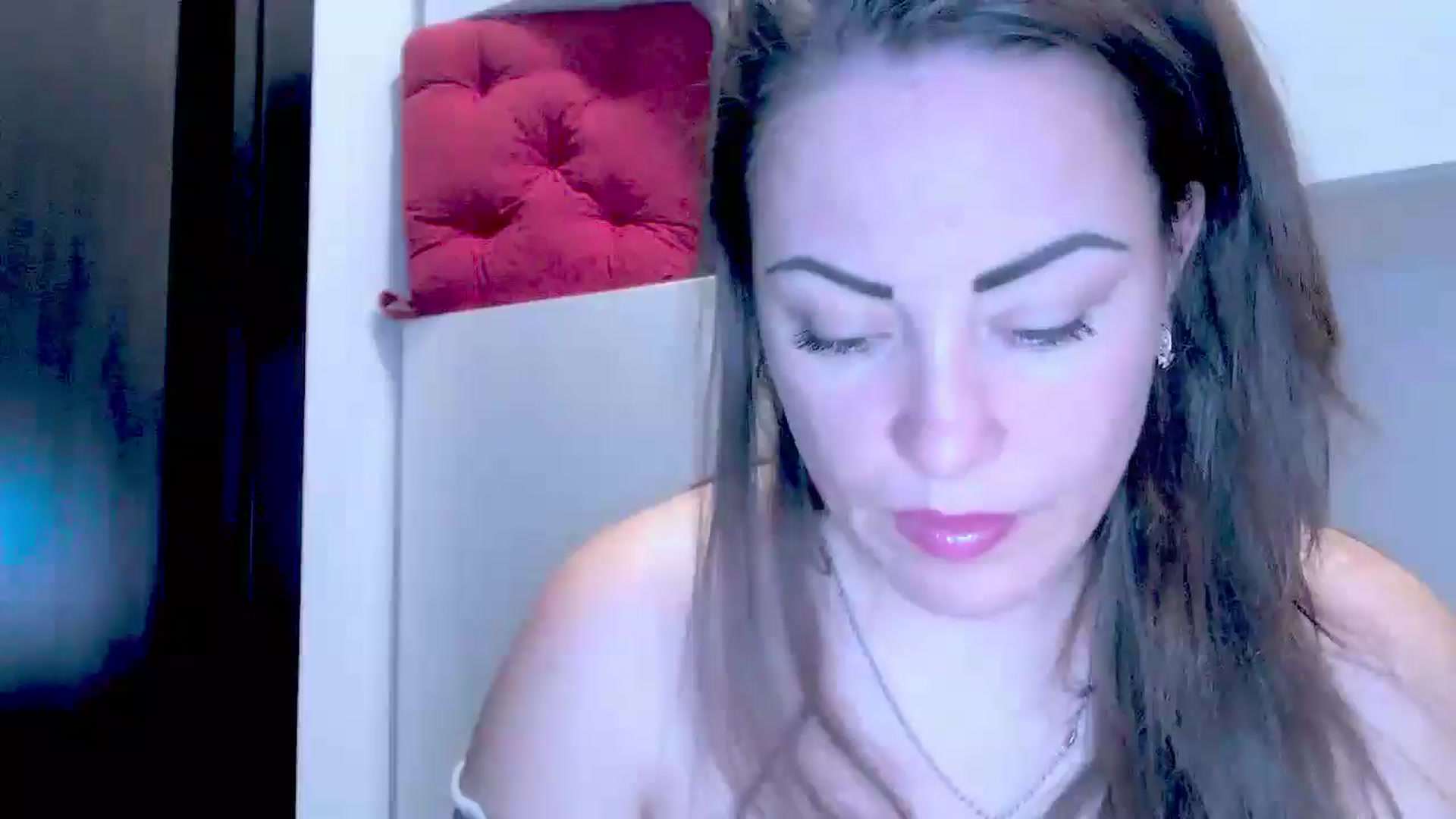 Gallery image thumbnail from Mrsfoxy's myfreecams stream on, 10/06/2025, 15:51 image 7 of 20