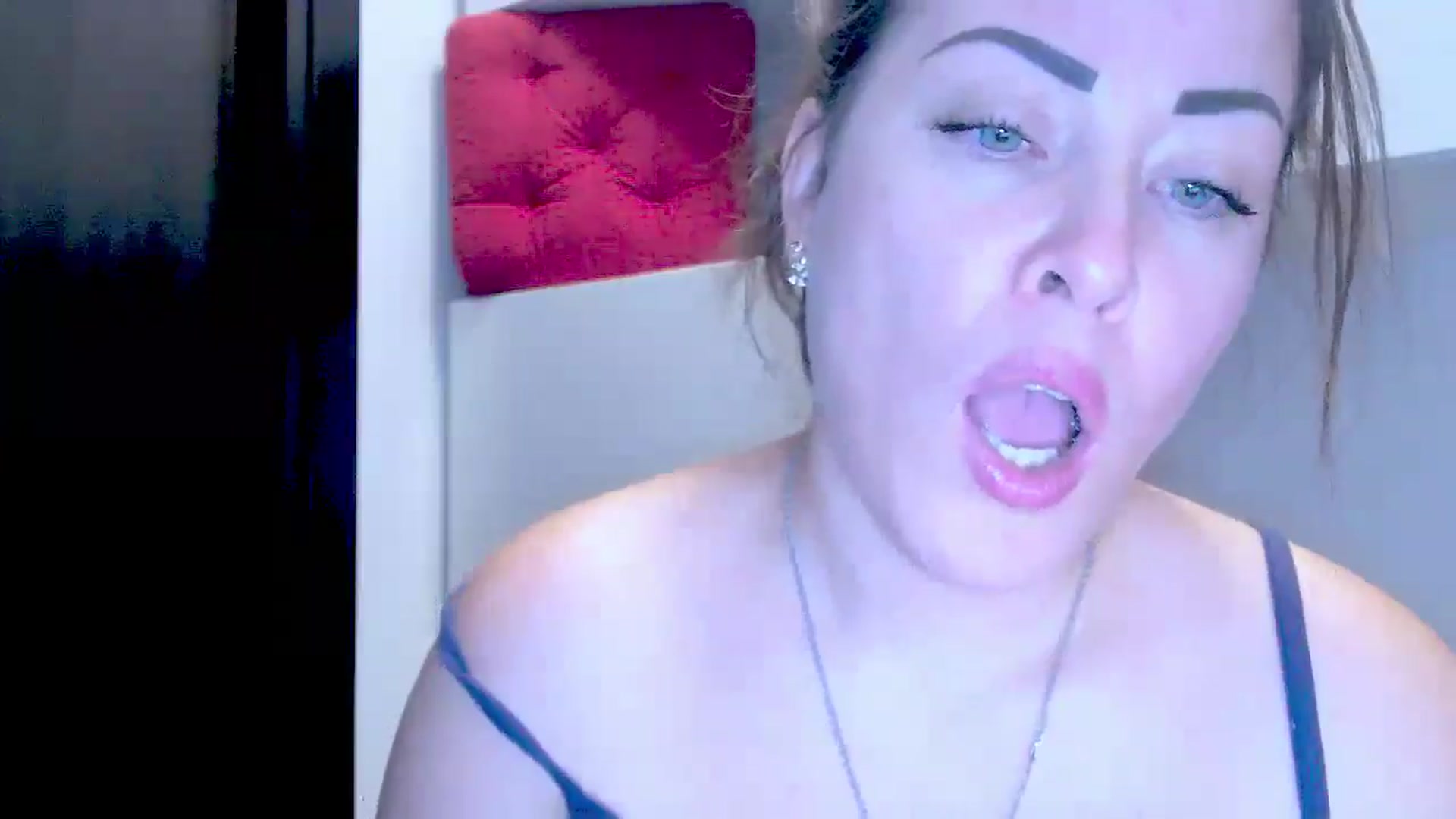Gallery image thumbnail from Mrsfoxy's myfreecams stream on, 10/08/2025, 15:32 image 19 of 20