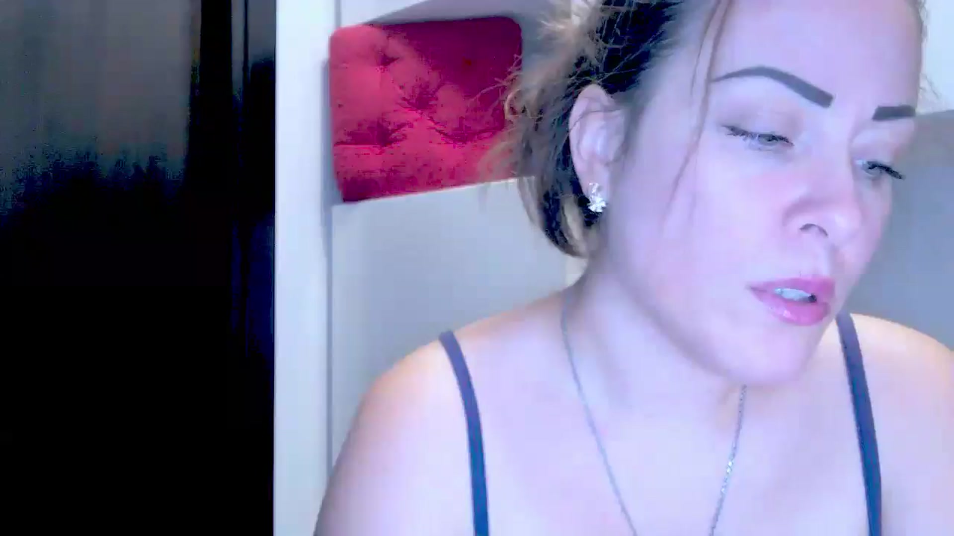 Gallery image thumbnail from Mrsfoxy's myfreecams stream on, 10/08/2025, 15:32 image 16 of 20