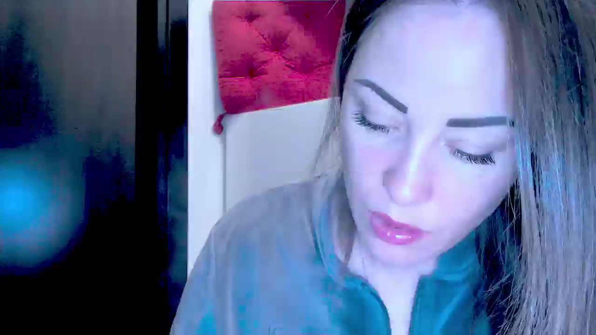 Gallery image thumbnail from Mrsfoxy's myfreecams stream on, 10/15/2025, 13:31 image 3 of 20