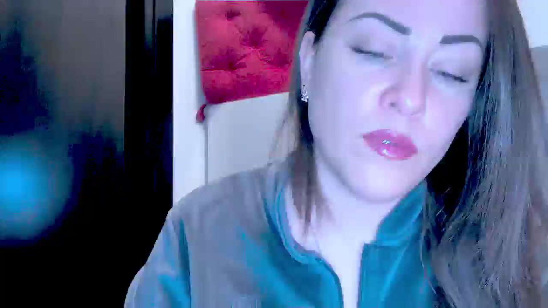 Gallery image thumbnail from Mrsfoxy's myfreecams stream on, 10/15/2025, 13:31 image 1 of 20