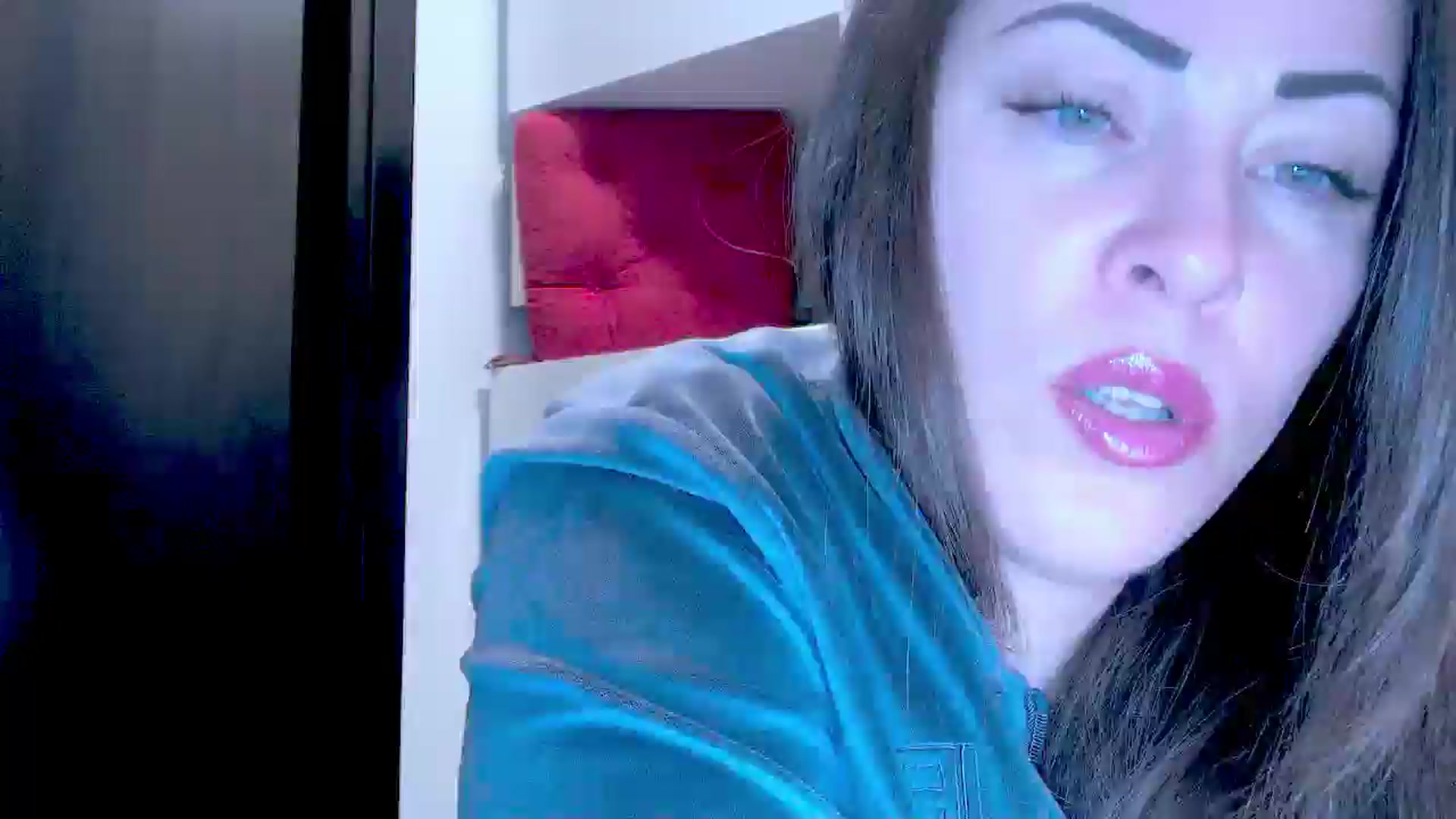 Gallery image thumbnail from Mrsfoxy's myfreecams stream on, 10/15/2025, 13:55 image 3 of 20