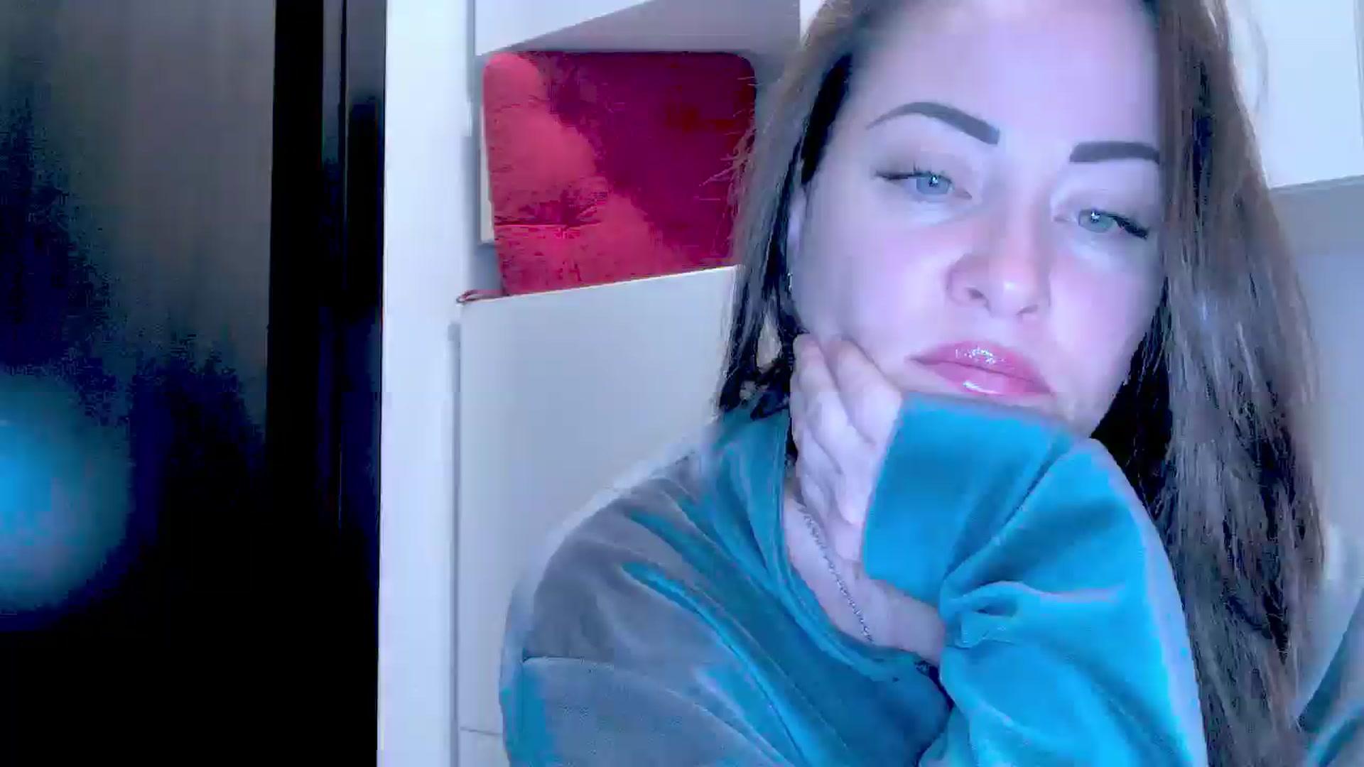 Gallery image thumbnail from Mrsfoxy's myfreecams stream on, 10/15/2025, 15:10 image 5 of 20