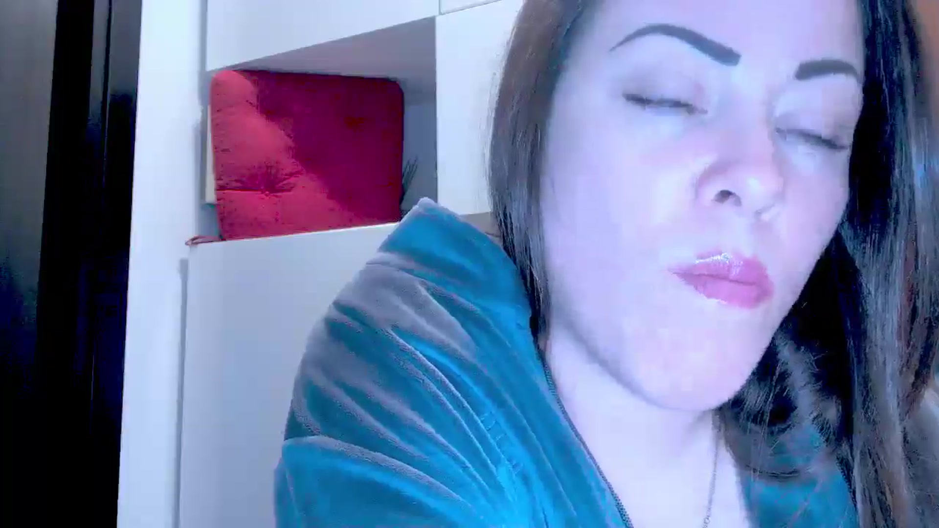 Gallery image thumbnail from Mrsfoxy's myfreecams stream on, 10/15/2025, 15:10 image 16 of 20