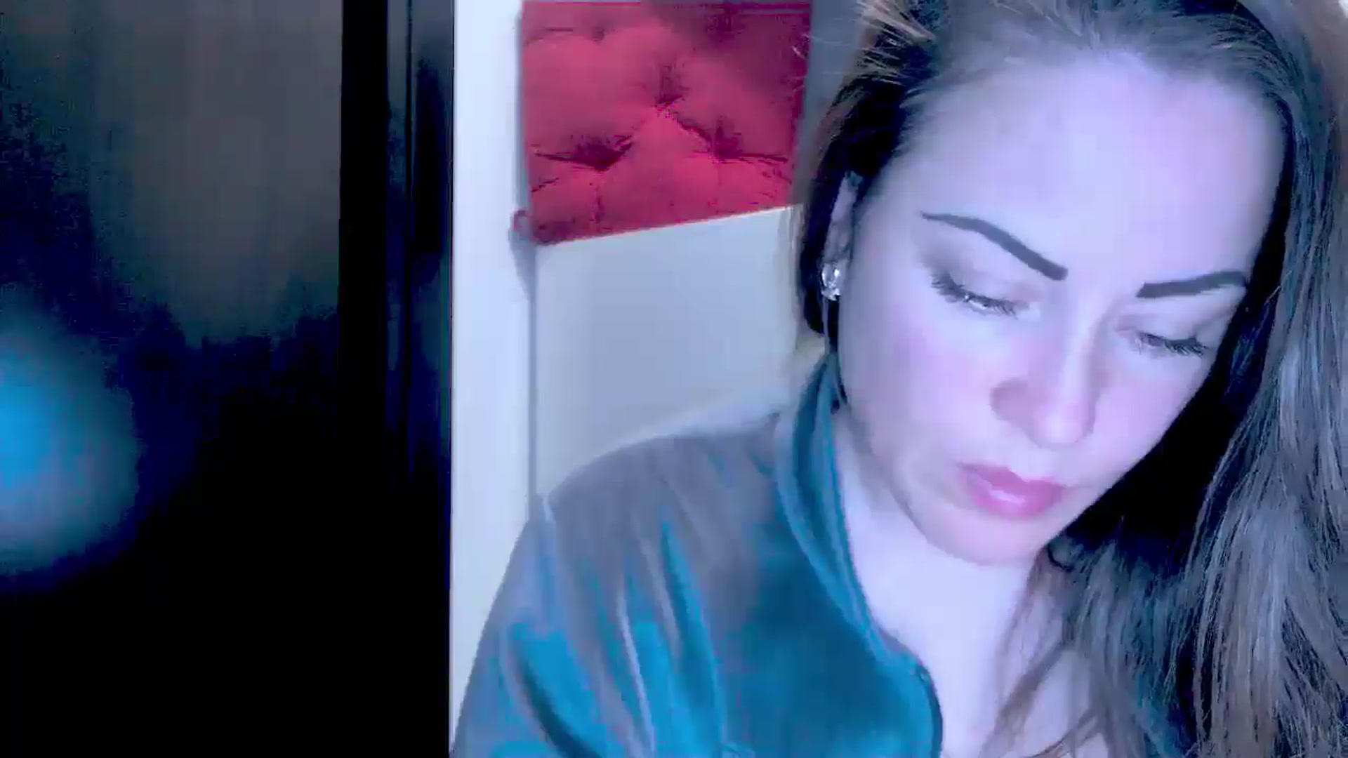 Gallery image thumbnail from Mrsfoxy's myfreecams stream on, 10/20/2025, 15:25 image 20 of 20