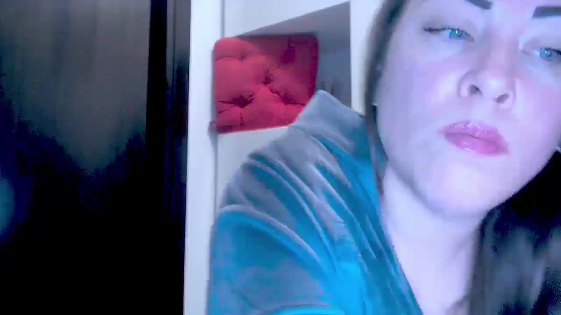 Gallery image thumbnail from Mrsfoxy's myfreecams stream on, 10/20/2025, 15:25 image 1 of 20