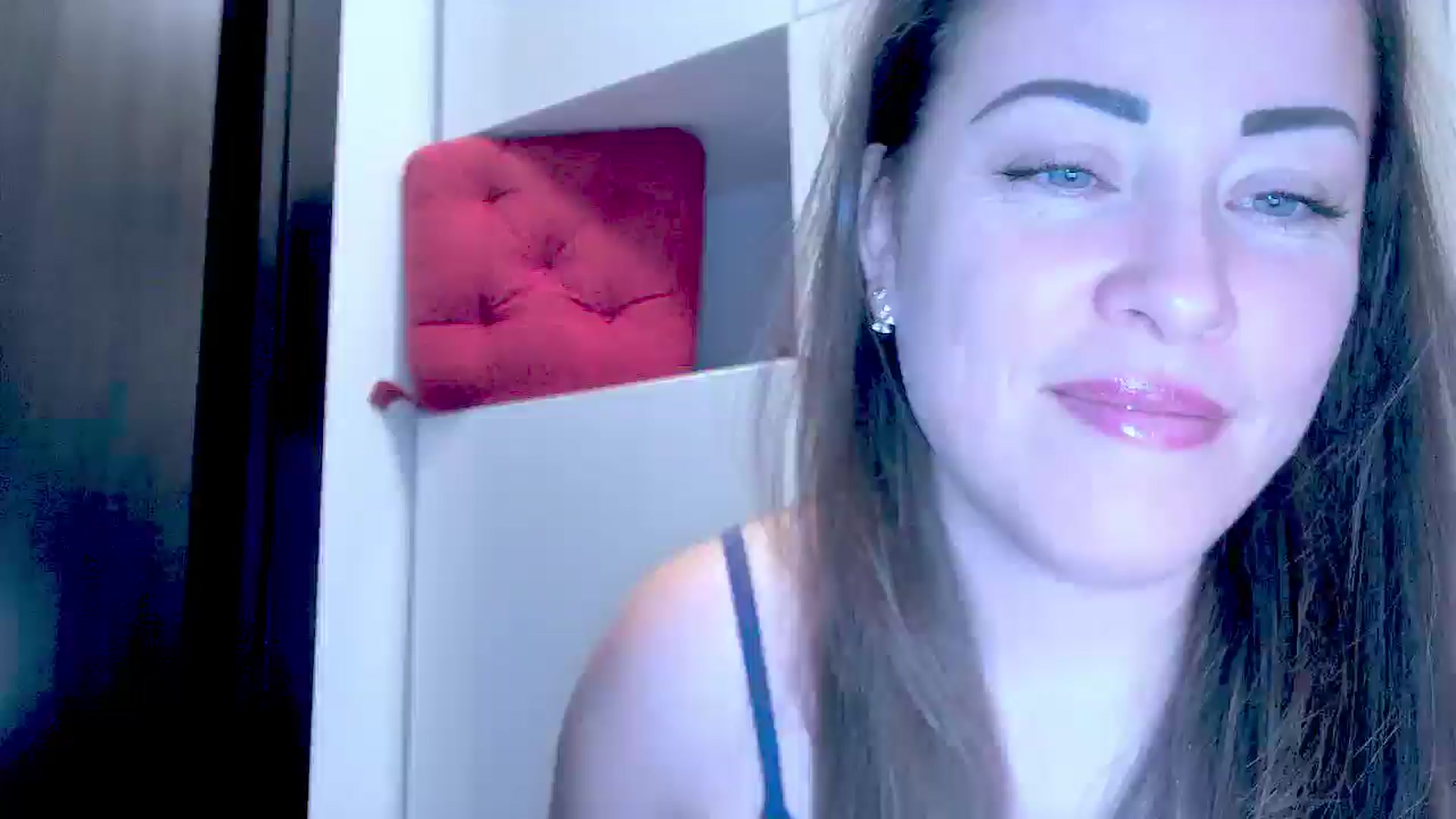 Gallery image thumbnail from Mrsfoxy's myfreecams stream on, 11/05/2025, 16:04 image 16 of 20
